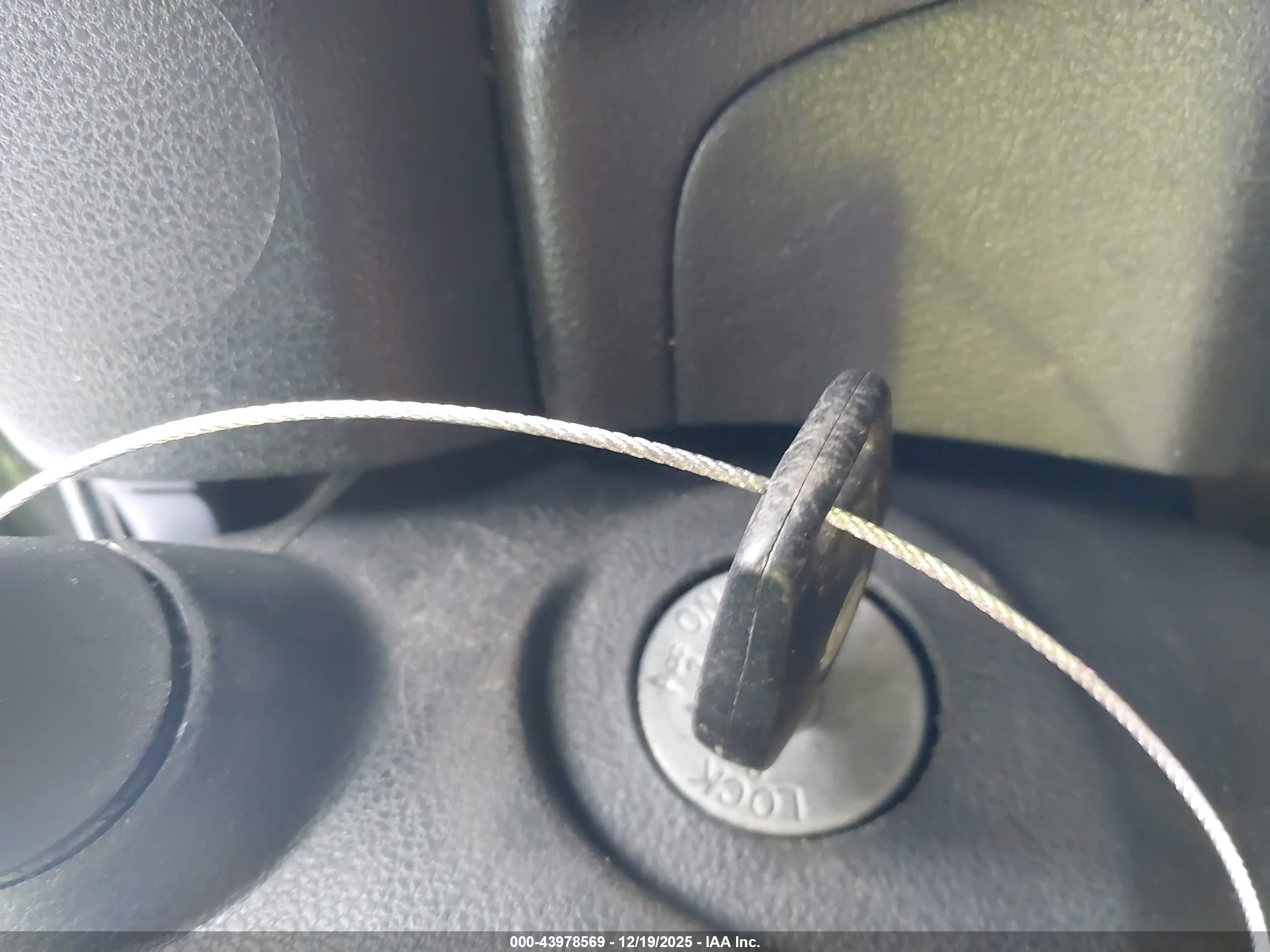 NISSAN VERSA image 11