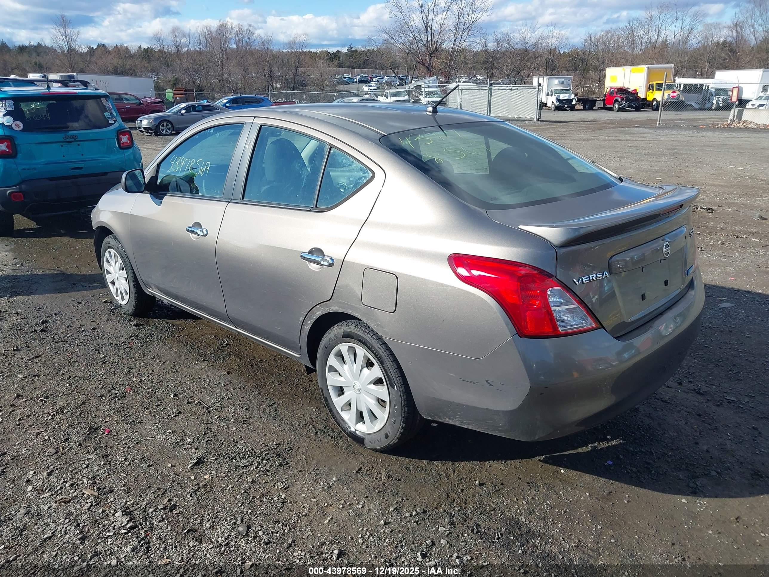 NISSAN VERSA image 3