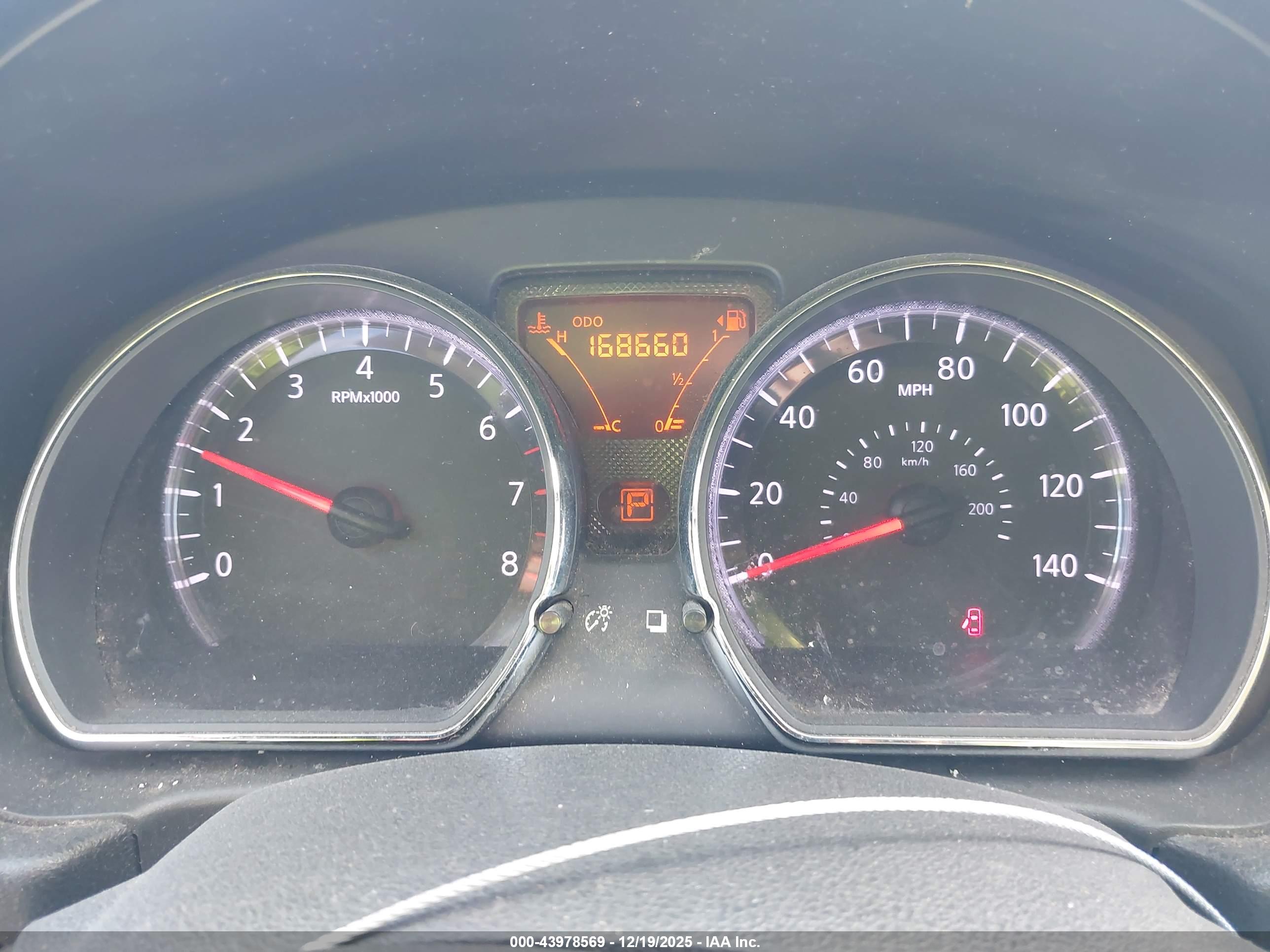NISSAN VERSA image 7