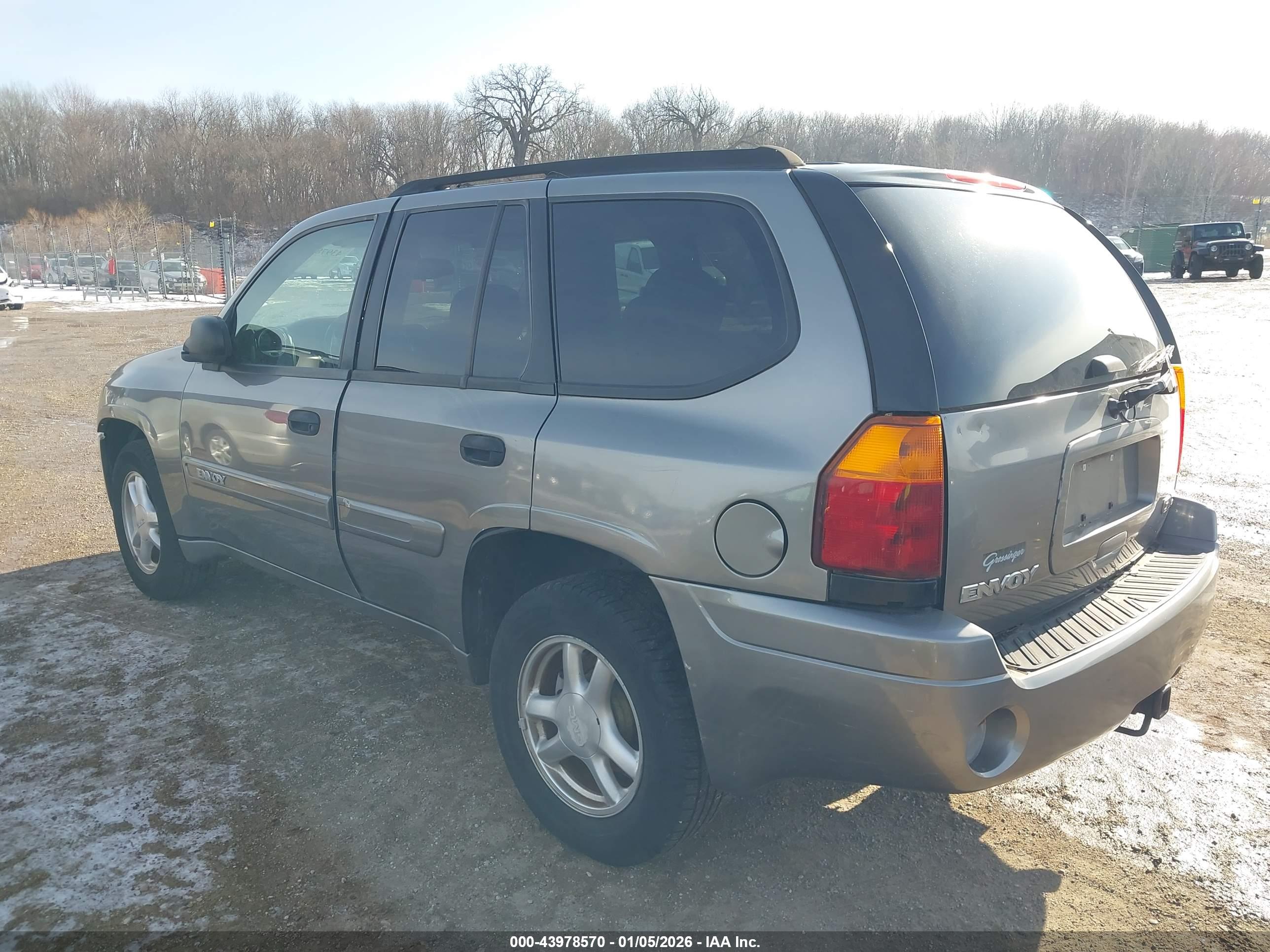 GMC ENVOY image 3