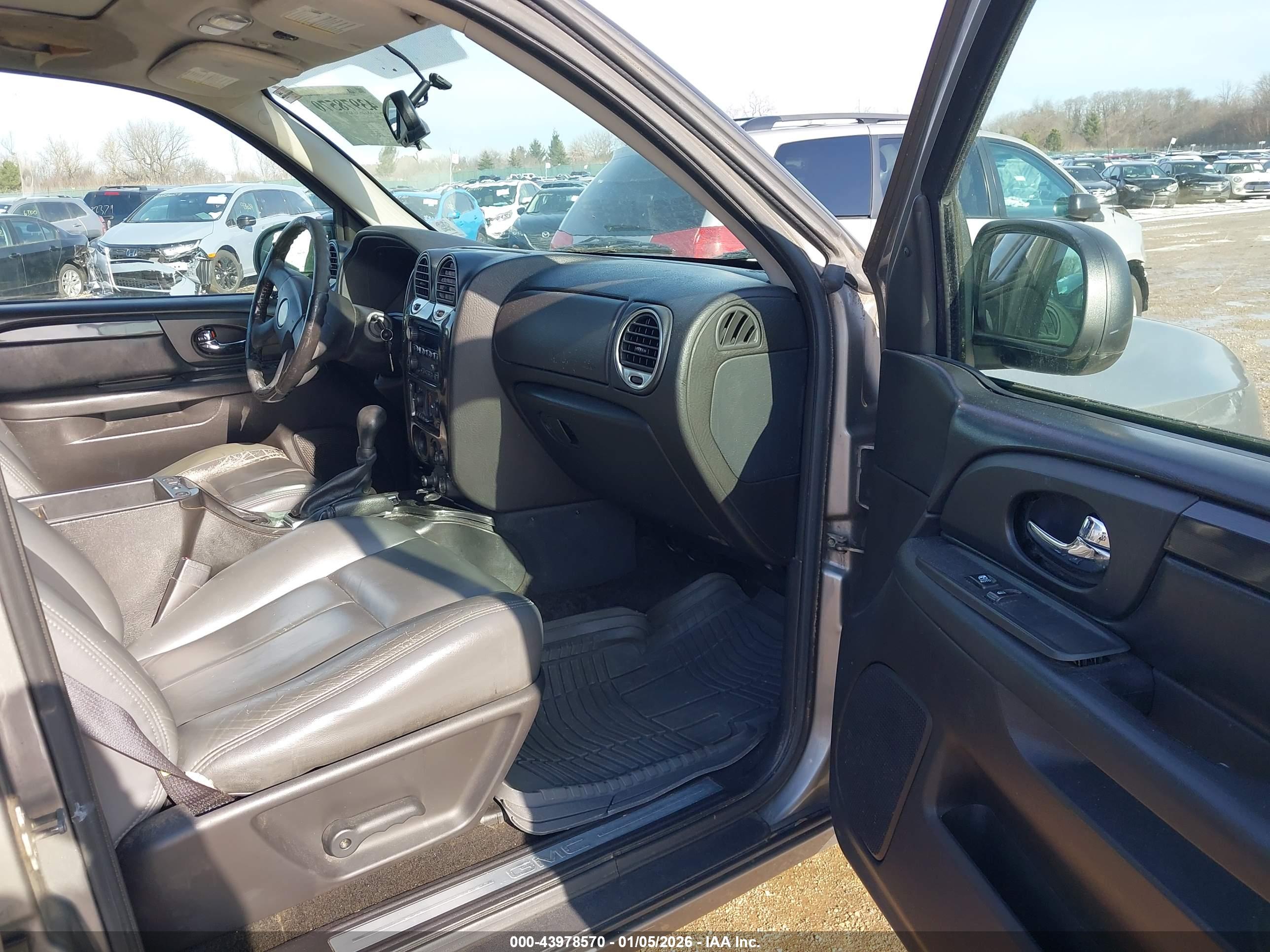 GMC ENVOY image 5