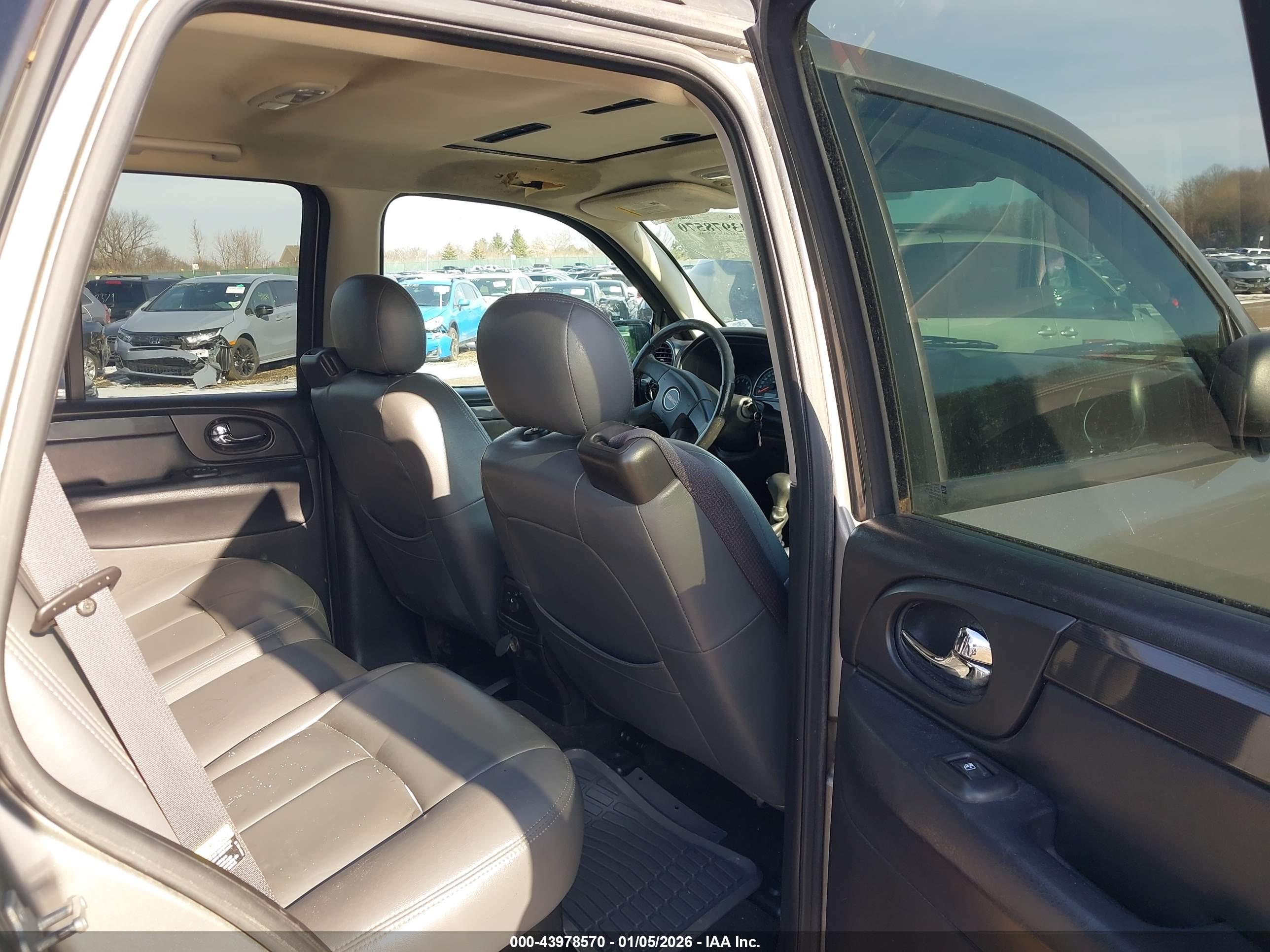 GMC ENVOY image 8