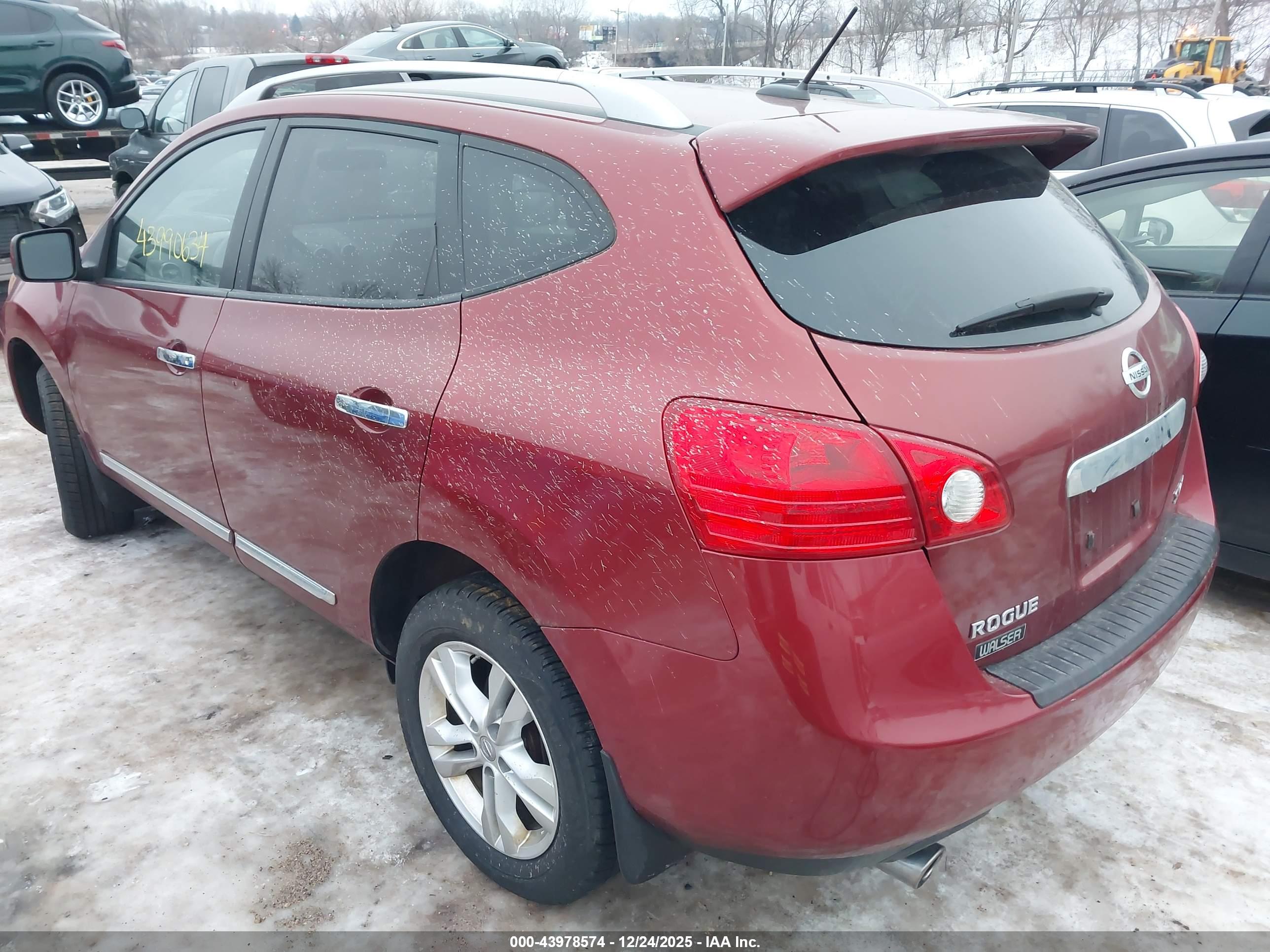 NISSAN ROGUE image 3