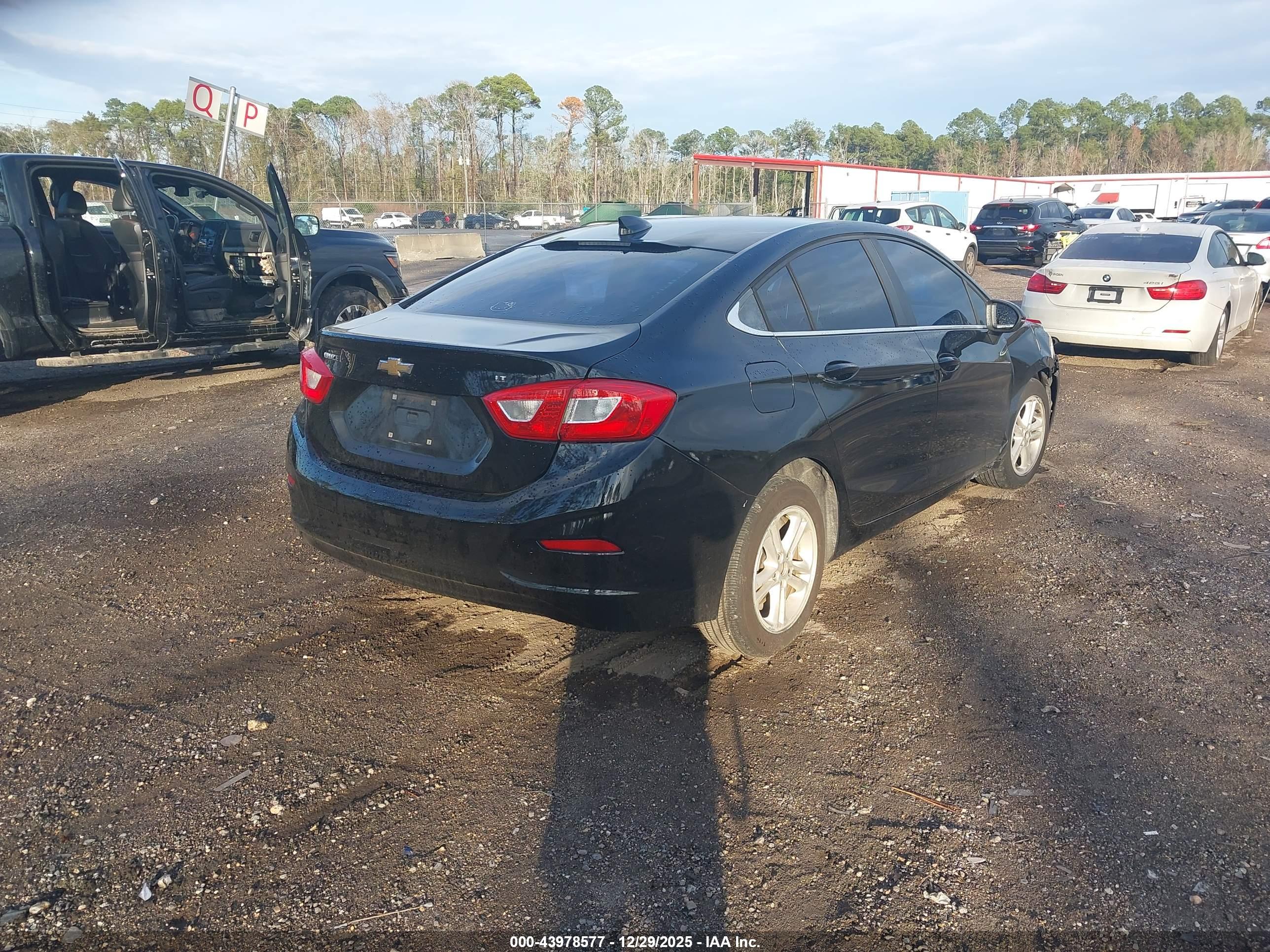 CHEVROLET CRUZE image 4