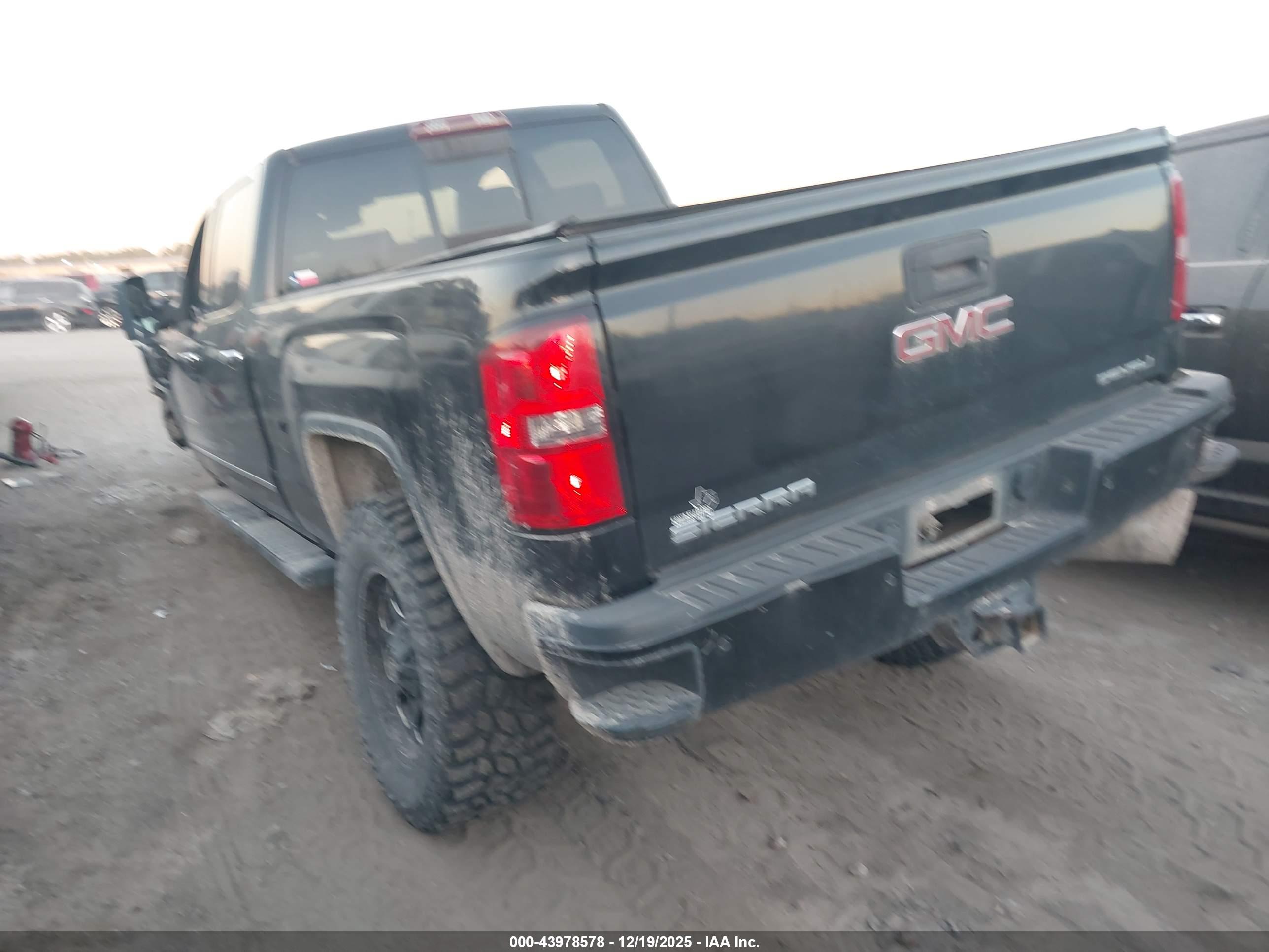 GMC SIERRA image 3