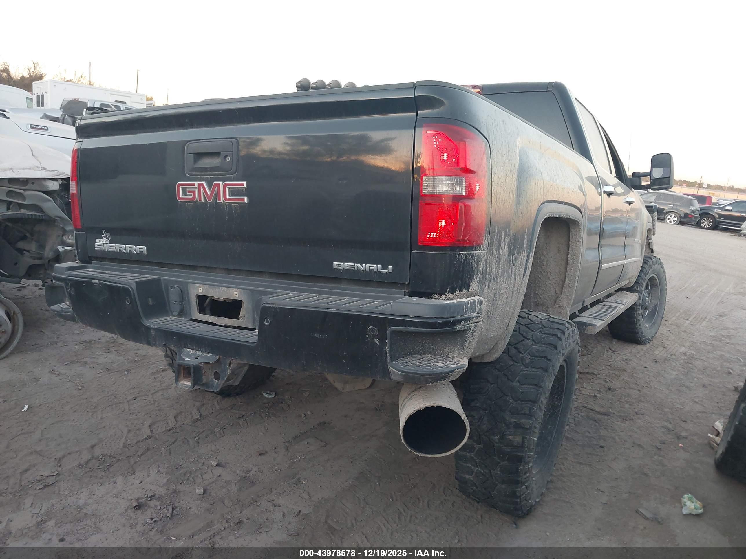 GMC SIERRA image 4