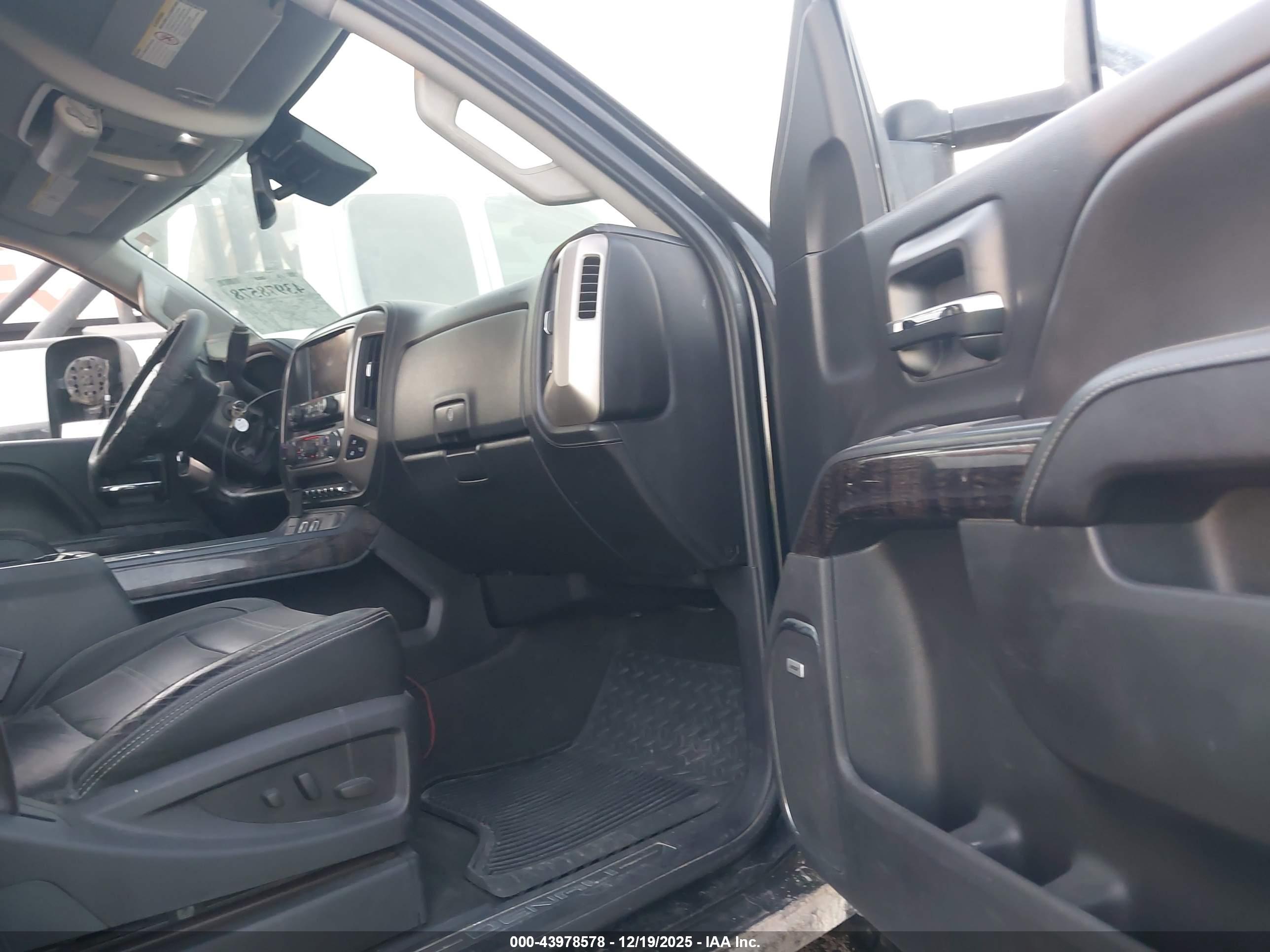 GMC SIERRA image 5
