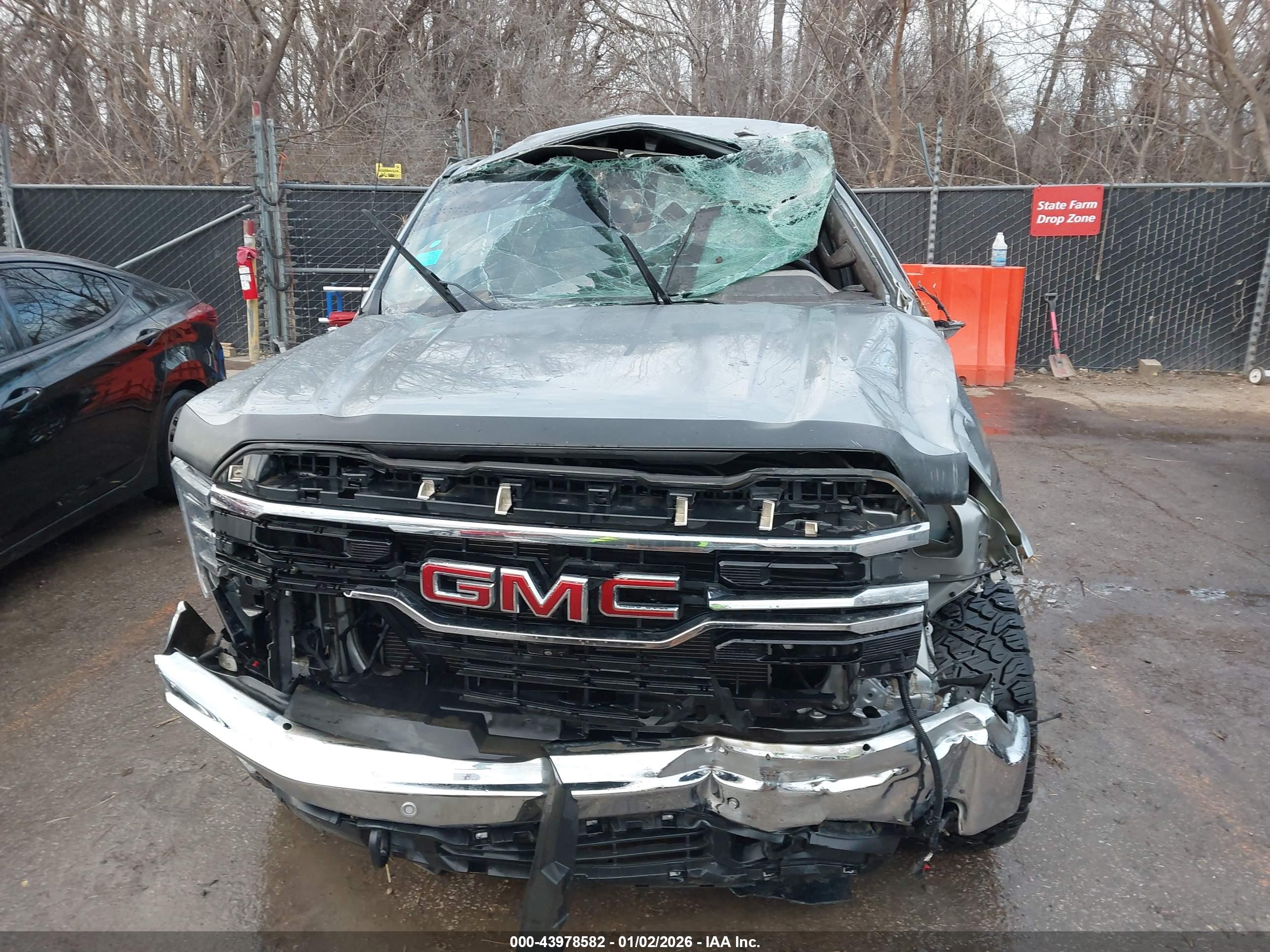 GMC SIERRA image 6