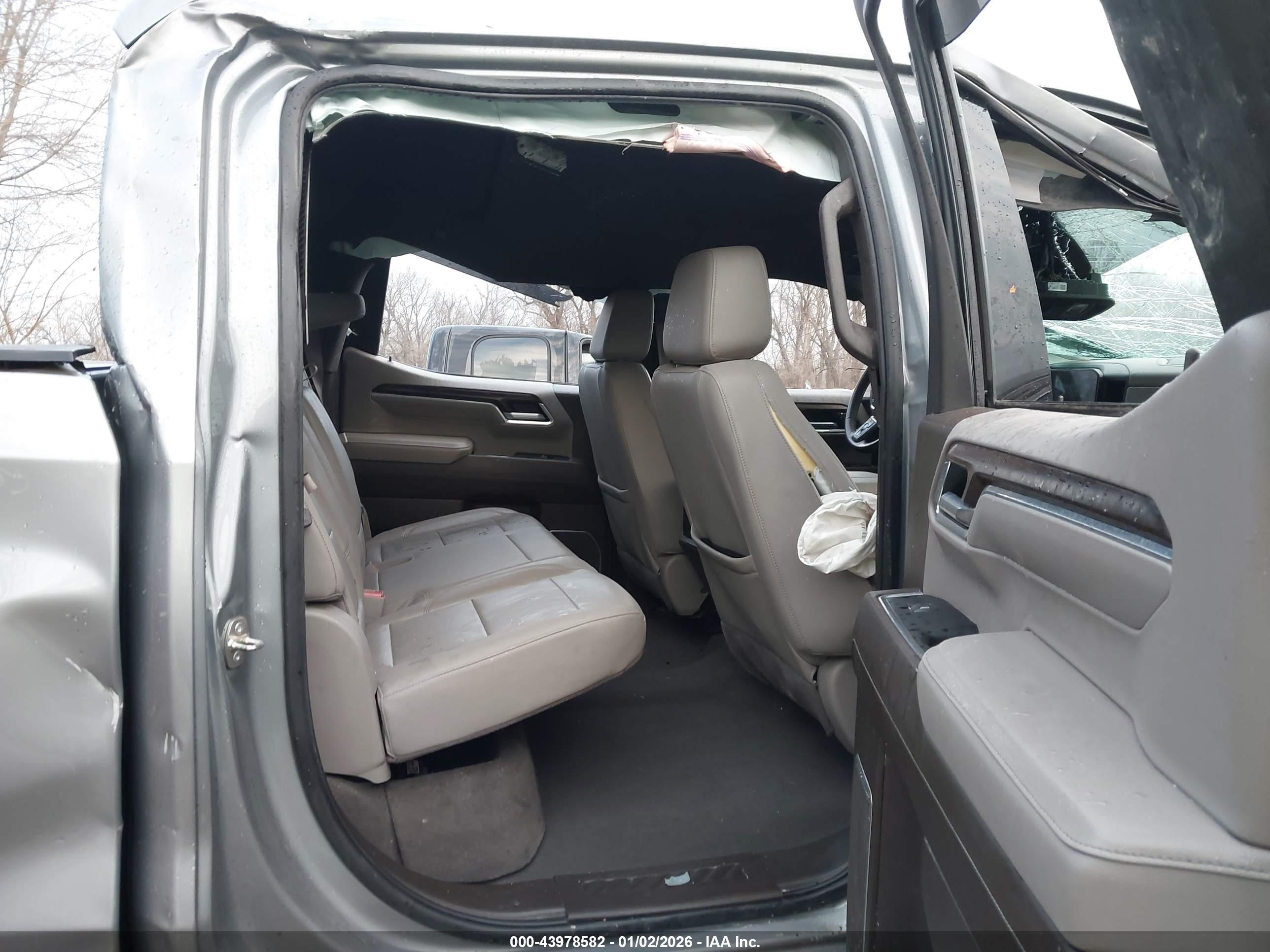 GMC SIERRA image 8