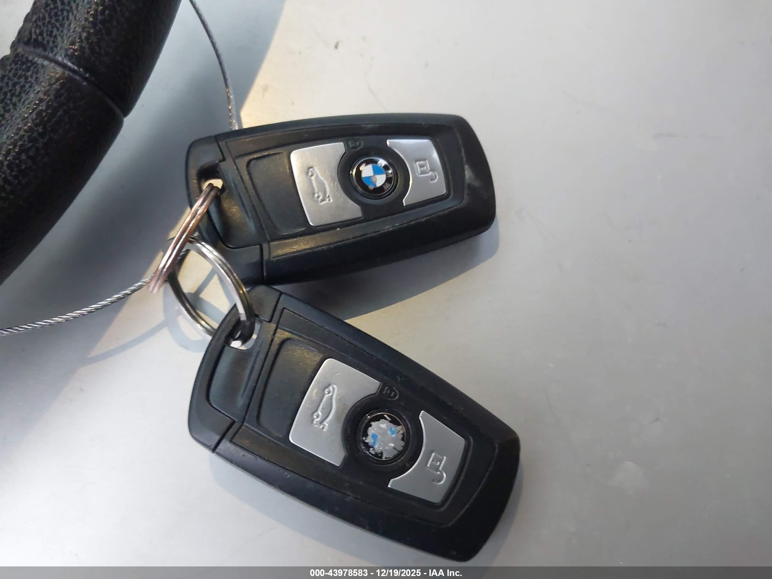 BMW 320I image 11