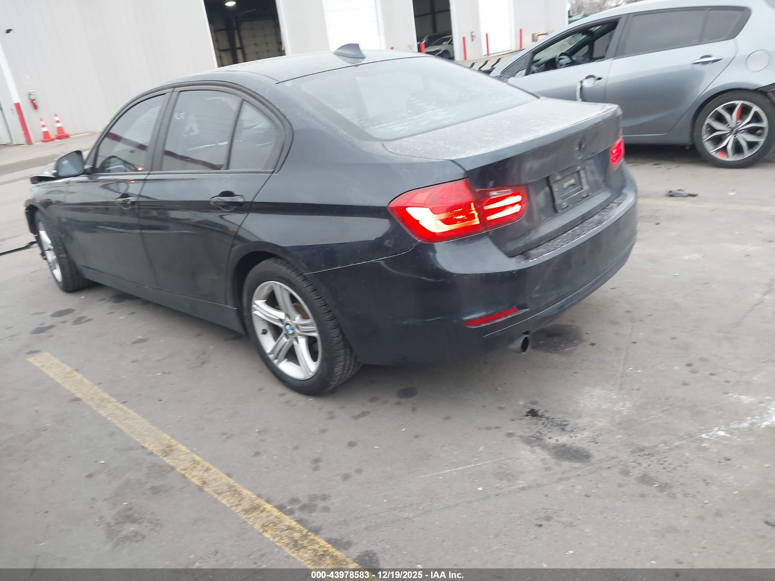 BMW 320I image 3