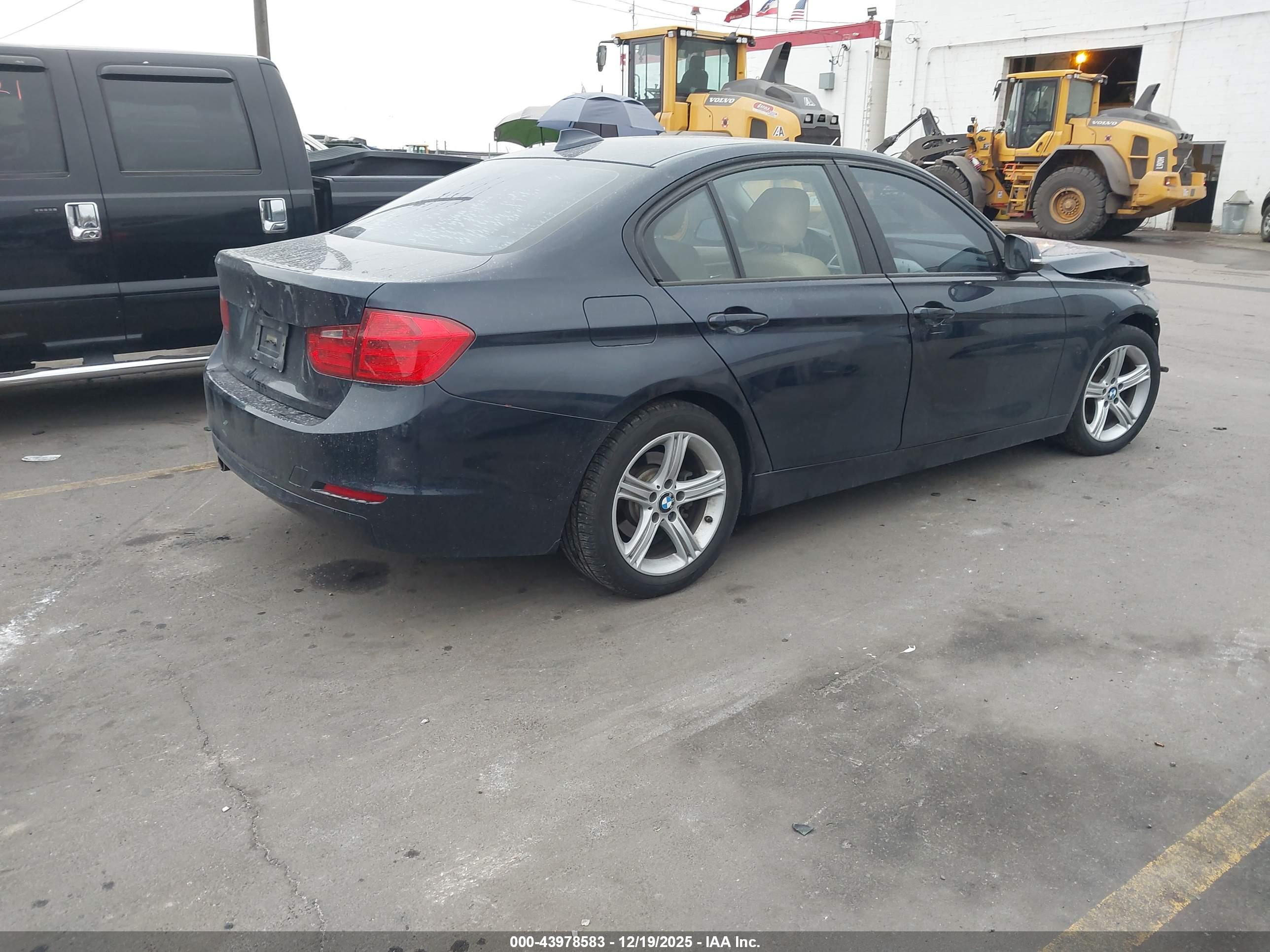 BMW 320I image 4