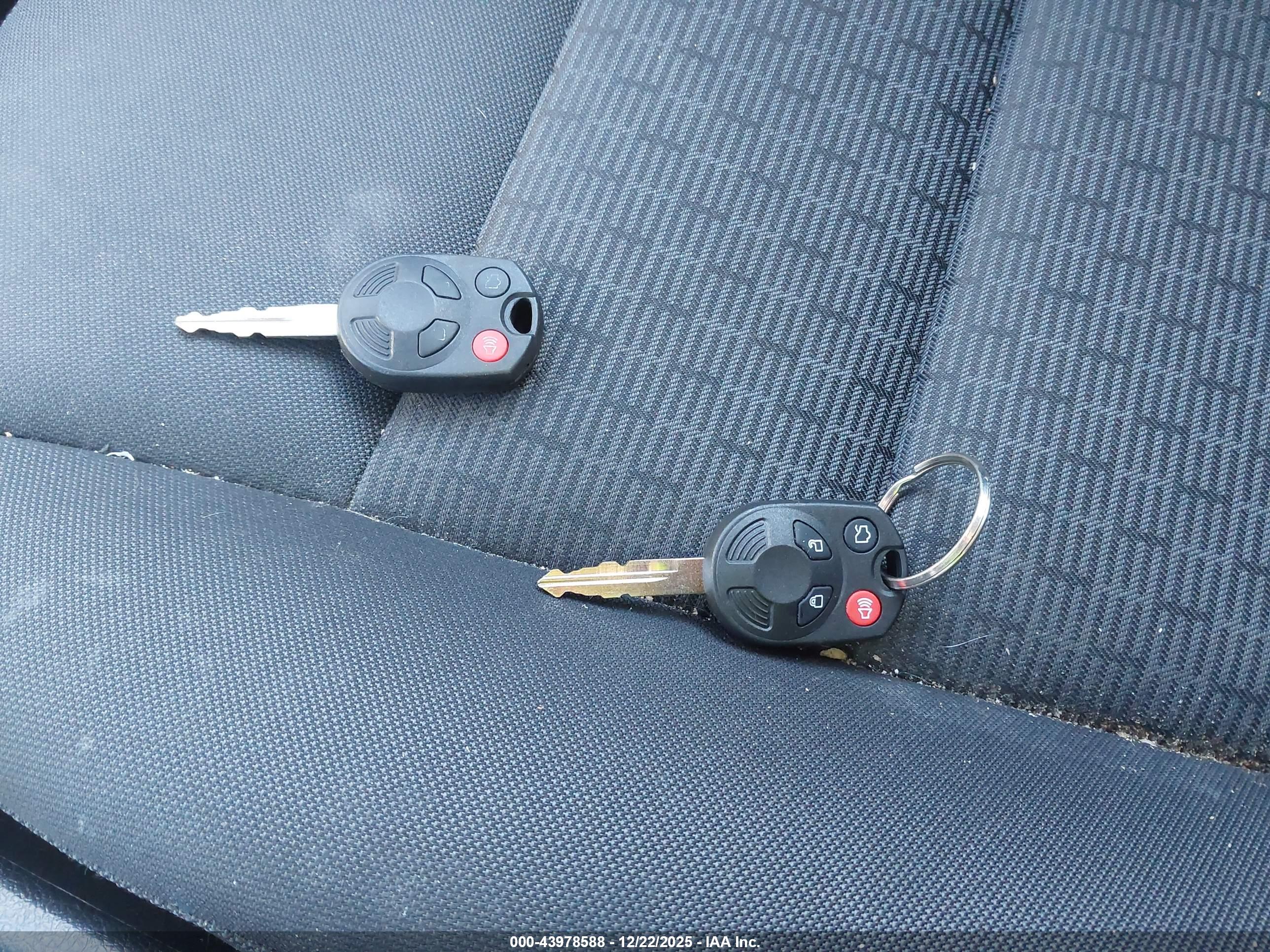 FORD FUSION image 11