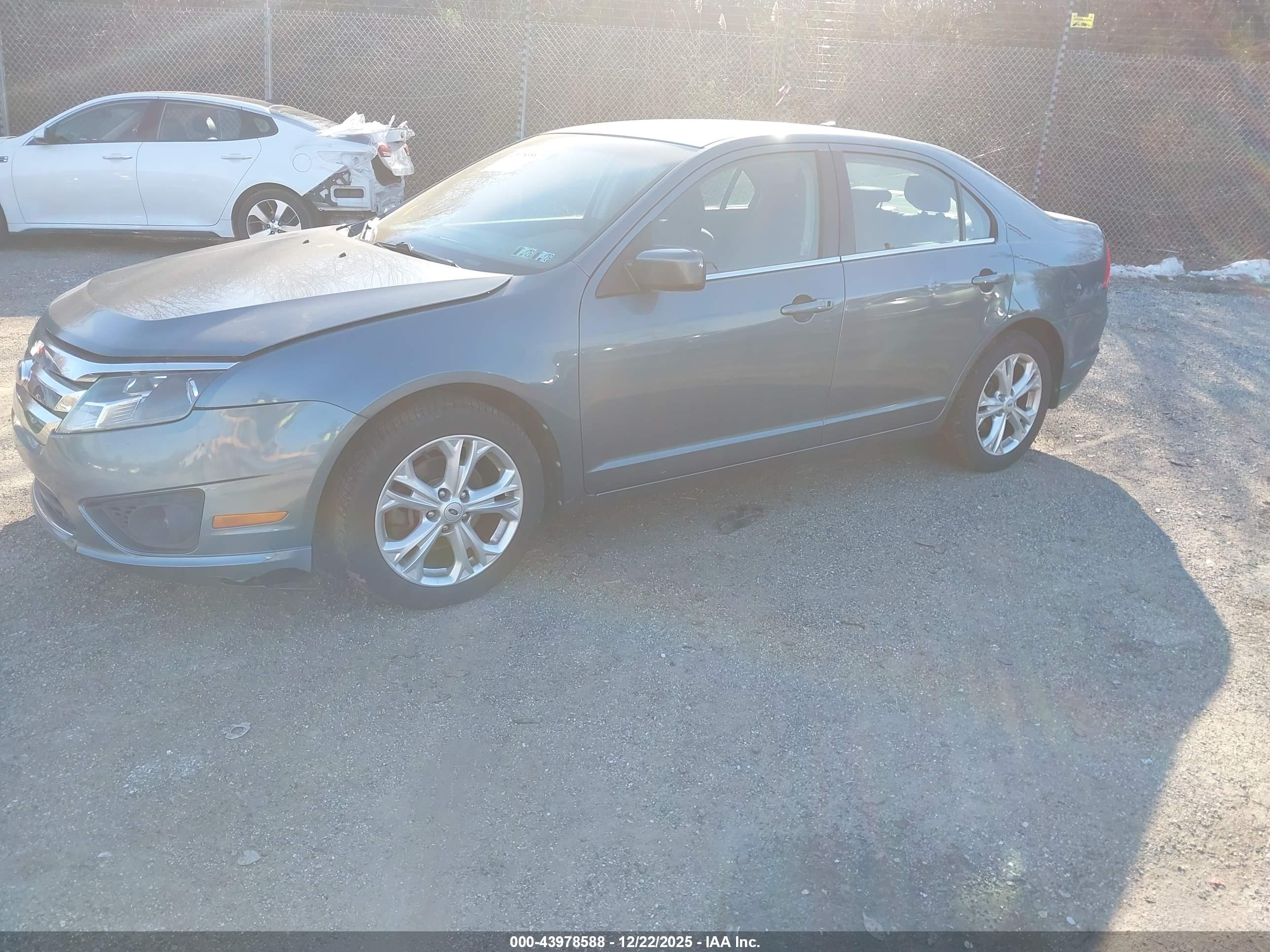 FORD FUSION image 2