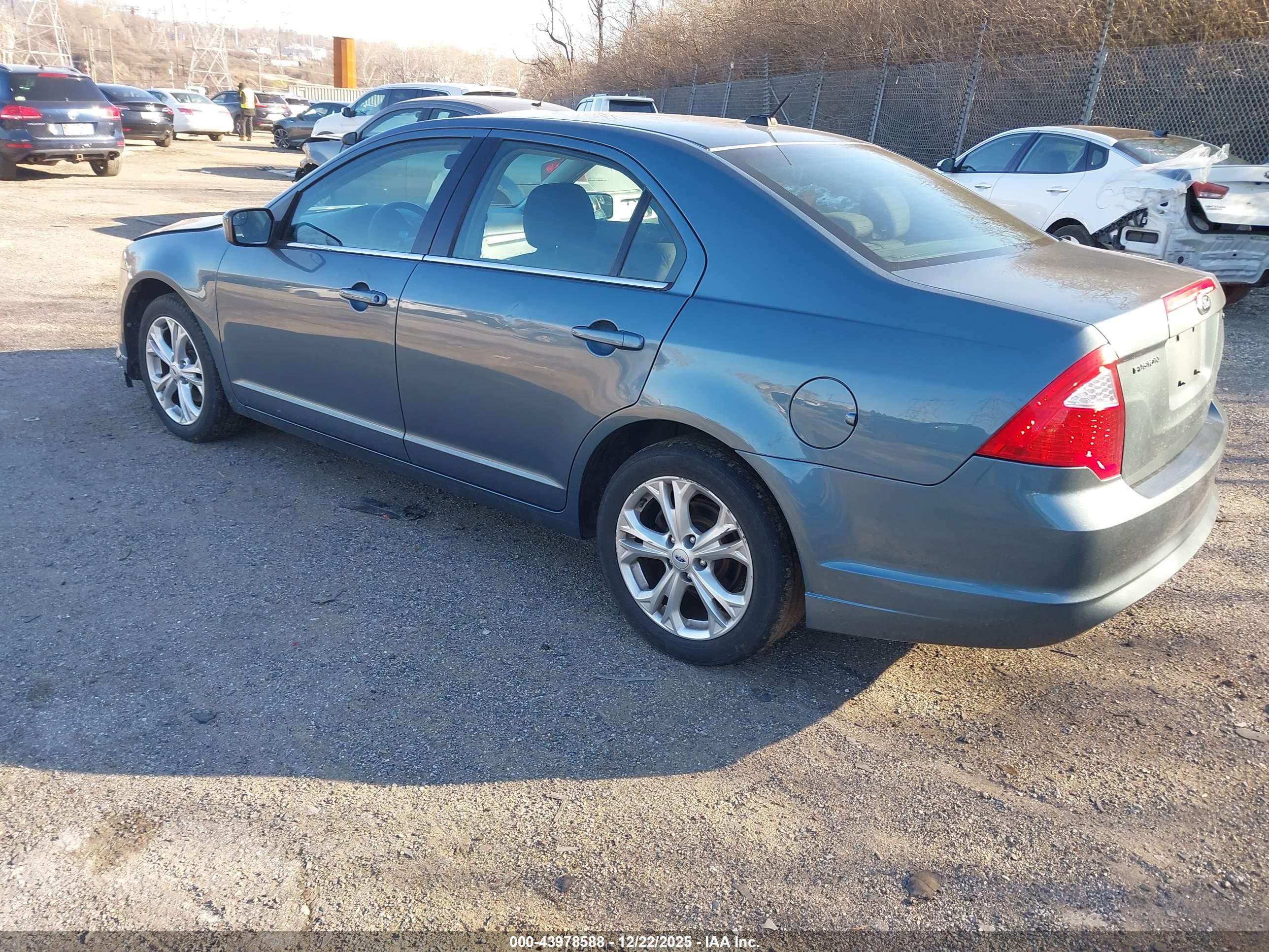 FORD FUSION image 3