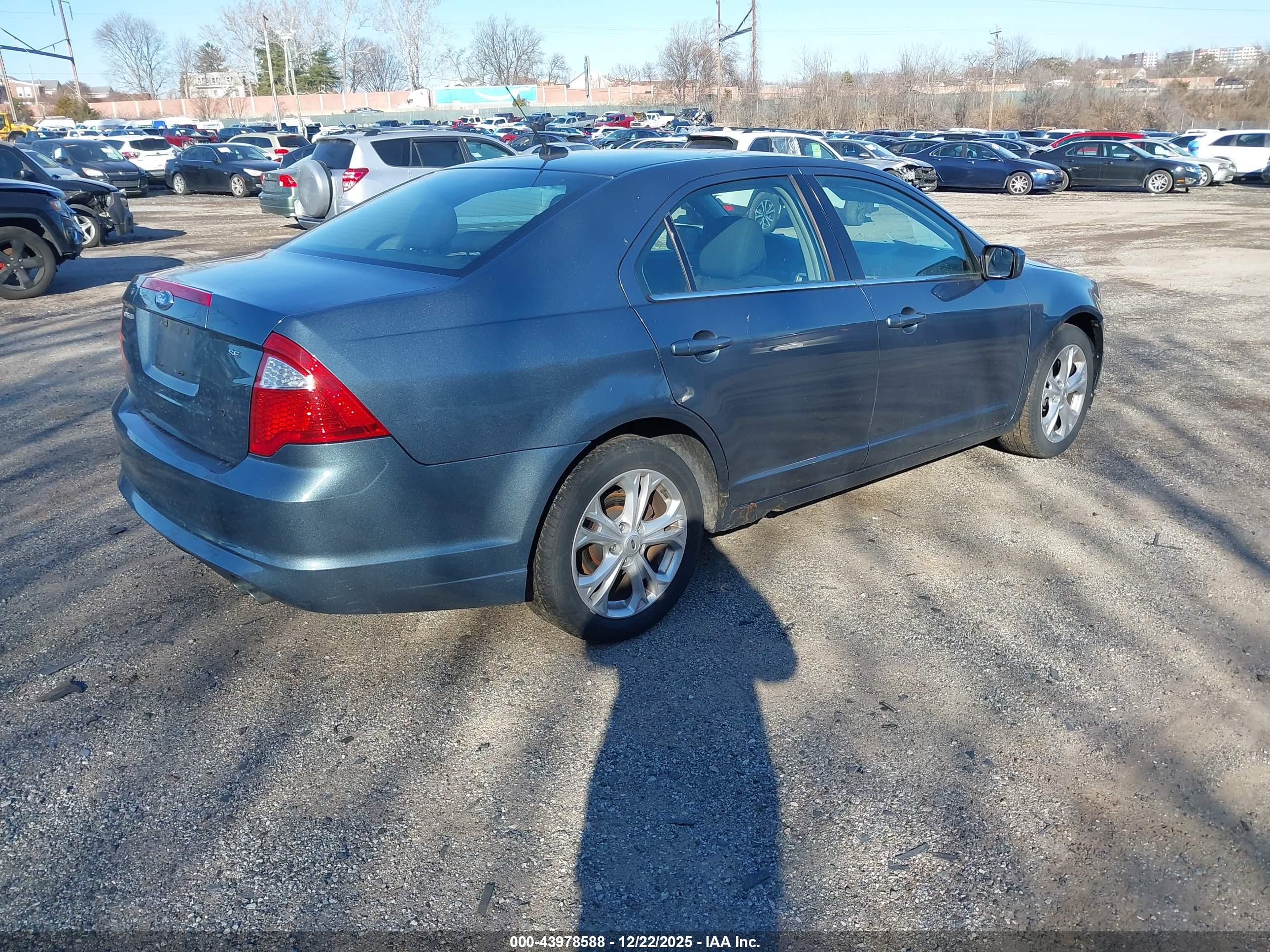 FORD FUSION image 4