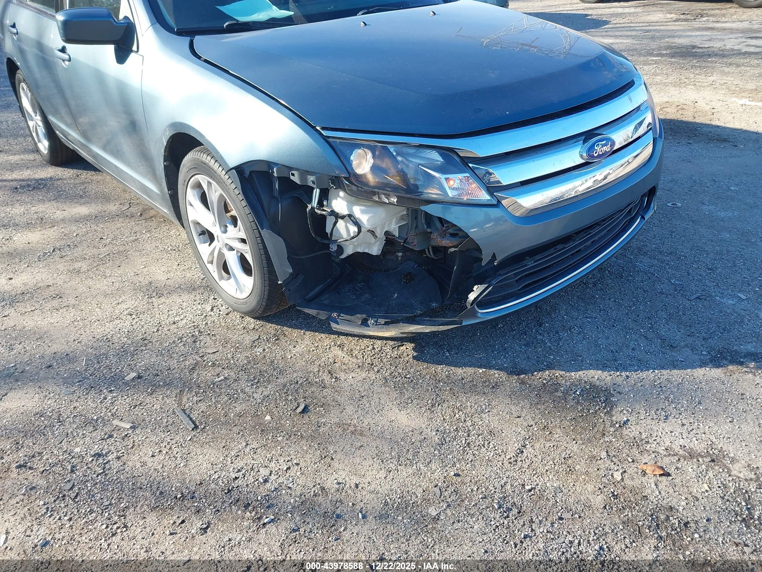FORD FUSION image 6
