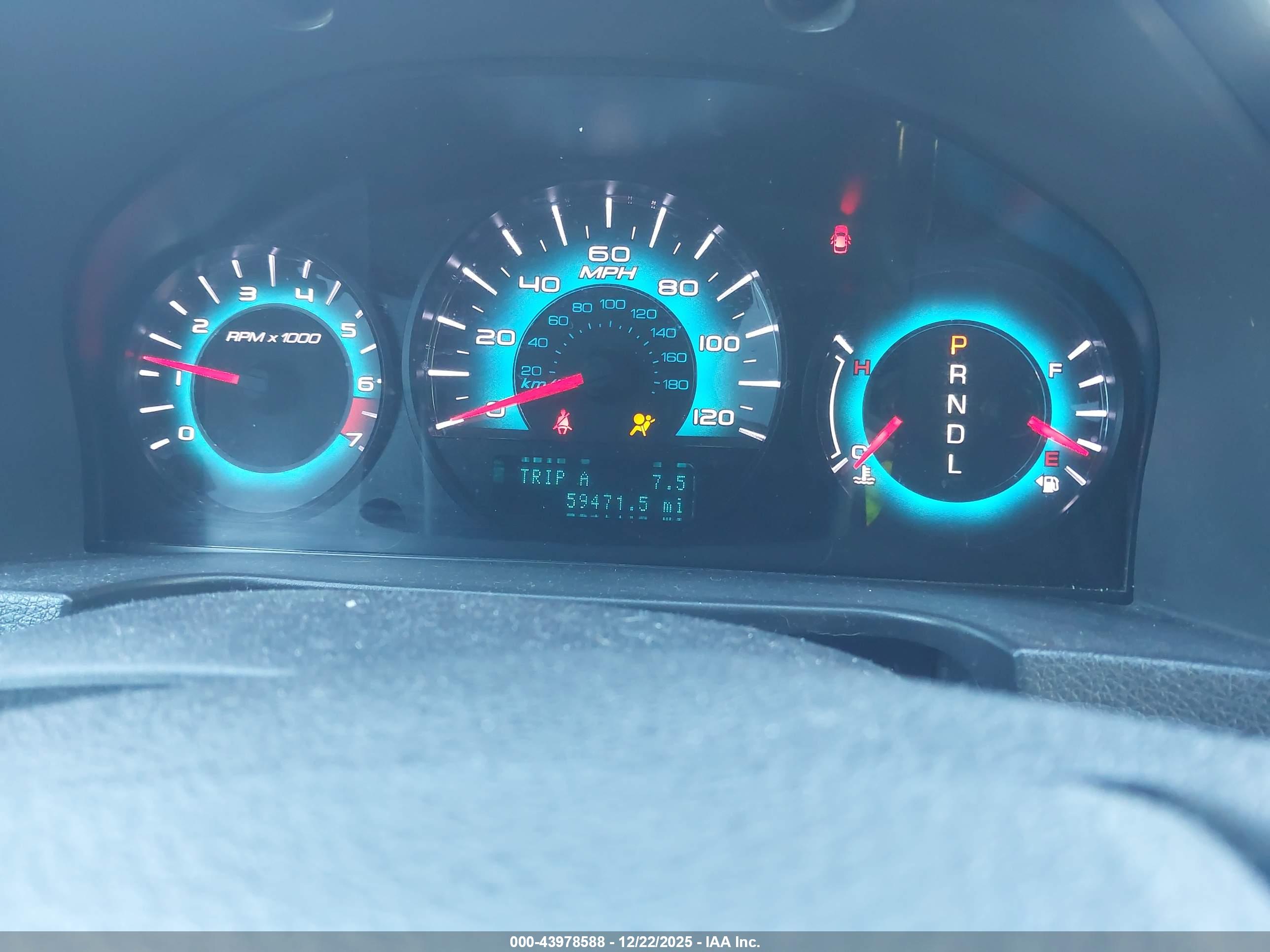 FORD FUSION image 7