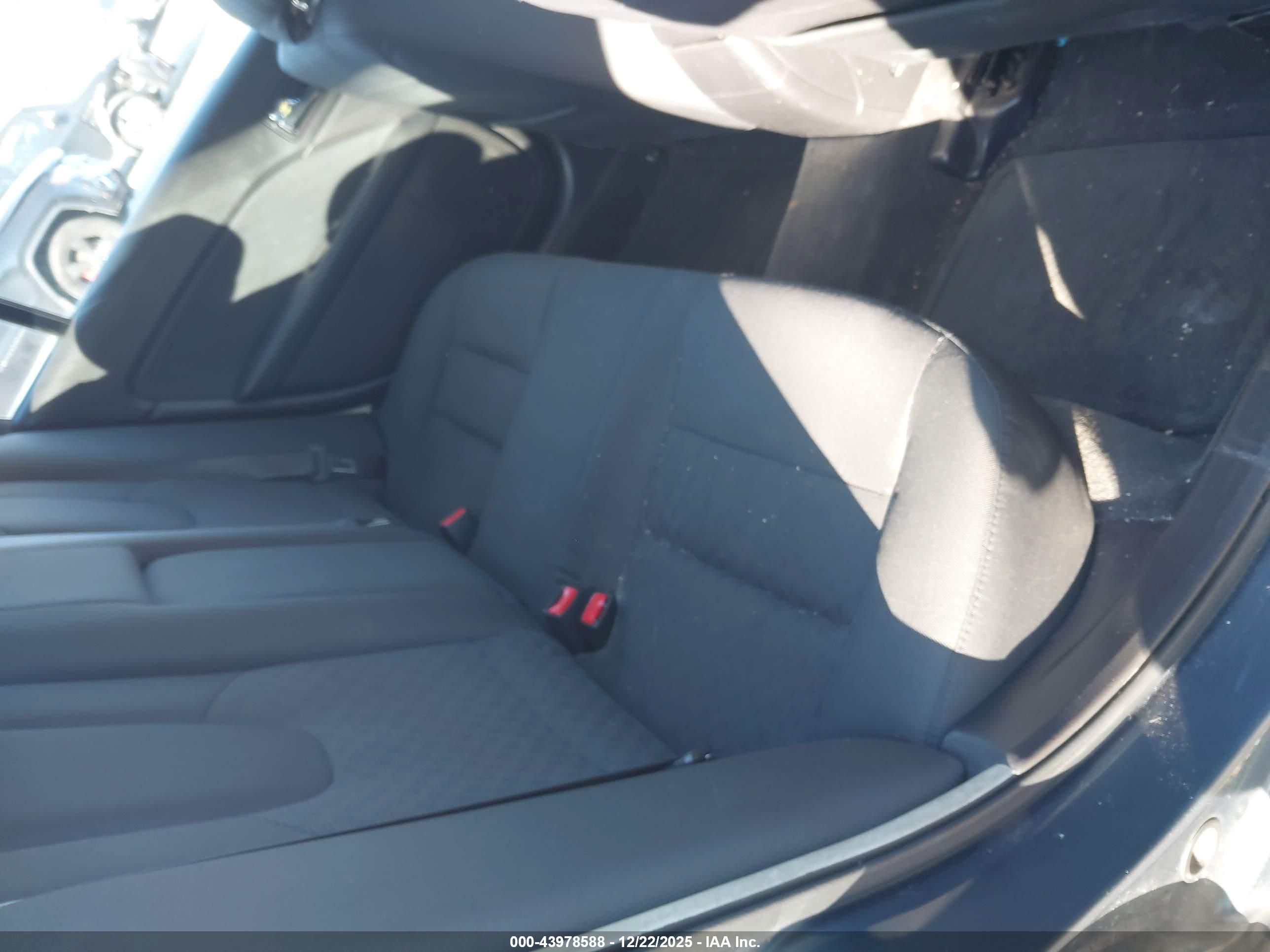 FORD FUSION image 8