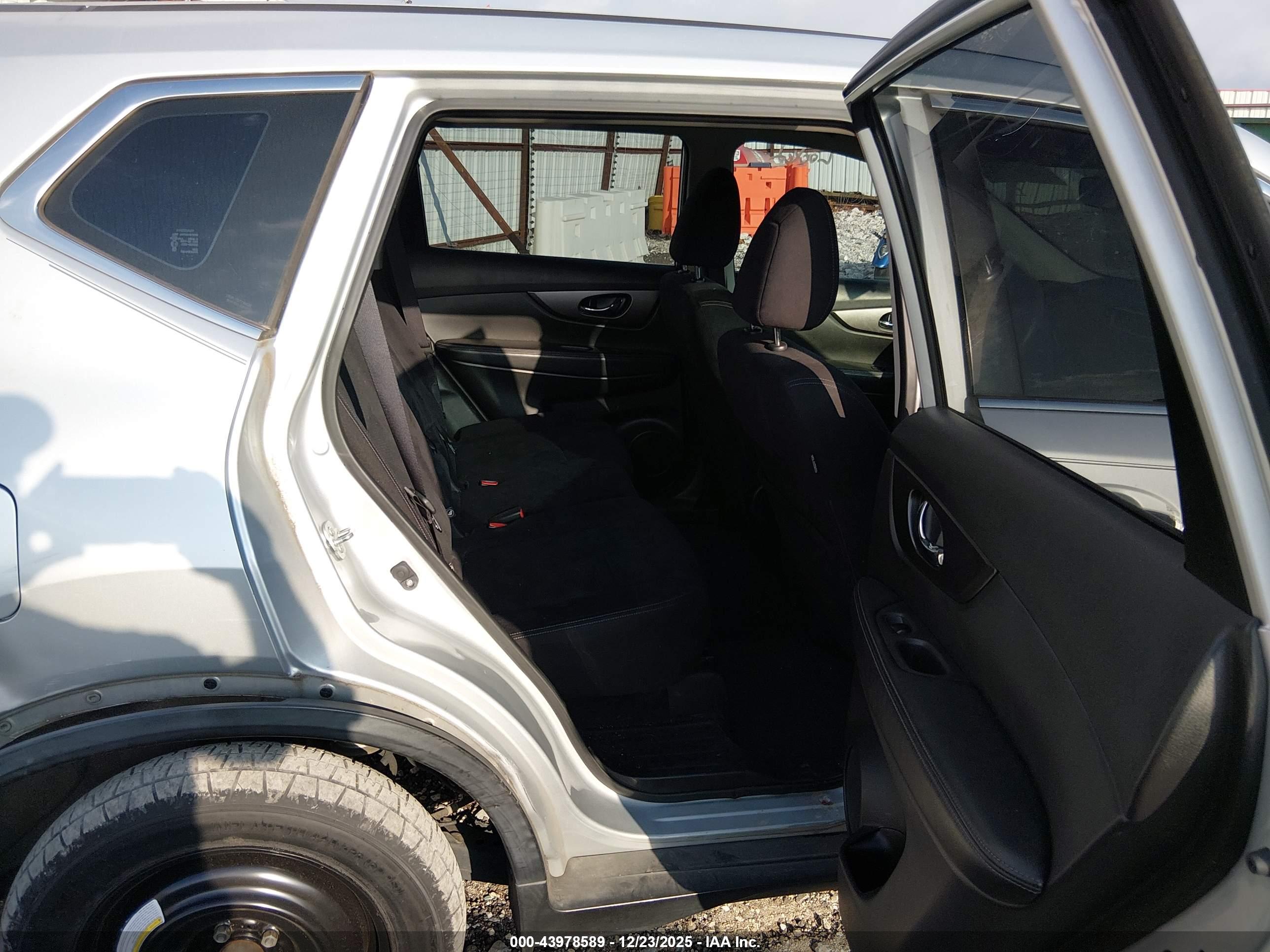 NISSAN ROGUE image 8