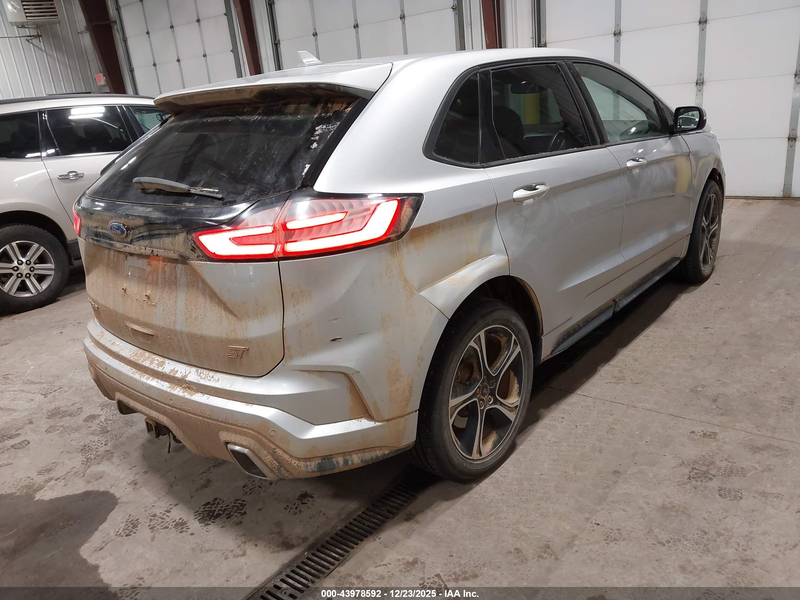 FORD EDGE image 4
