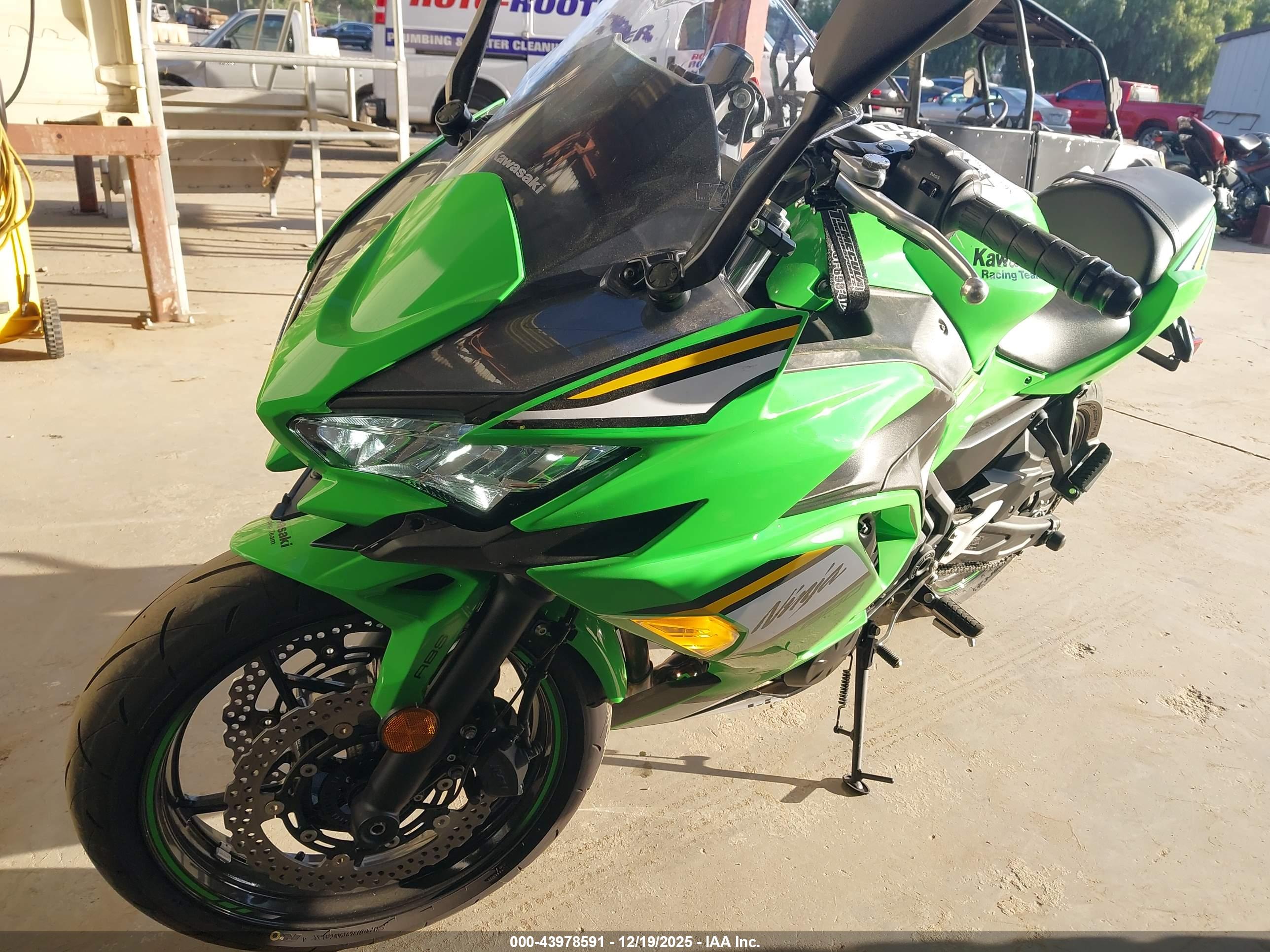 KAWASAKI EX650 image 2