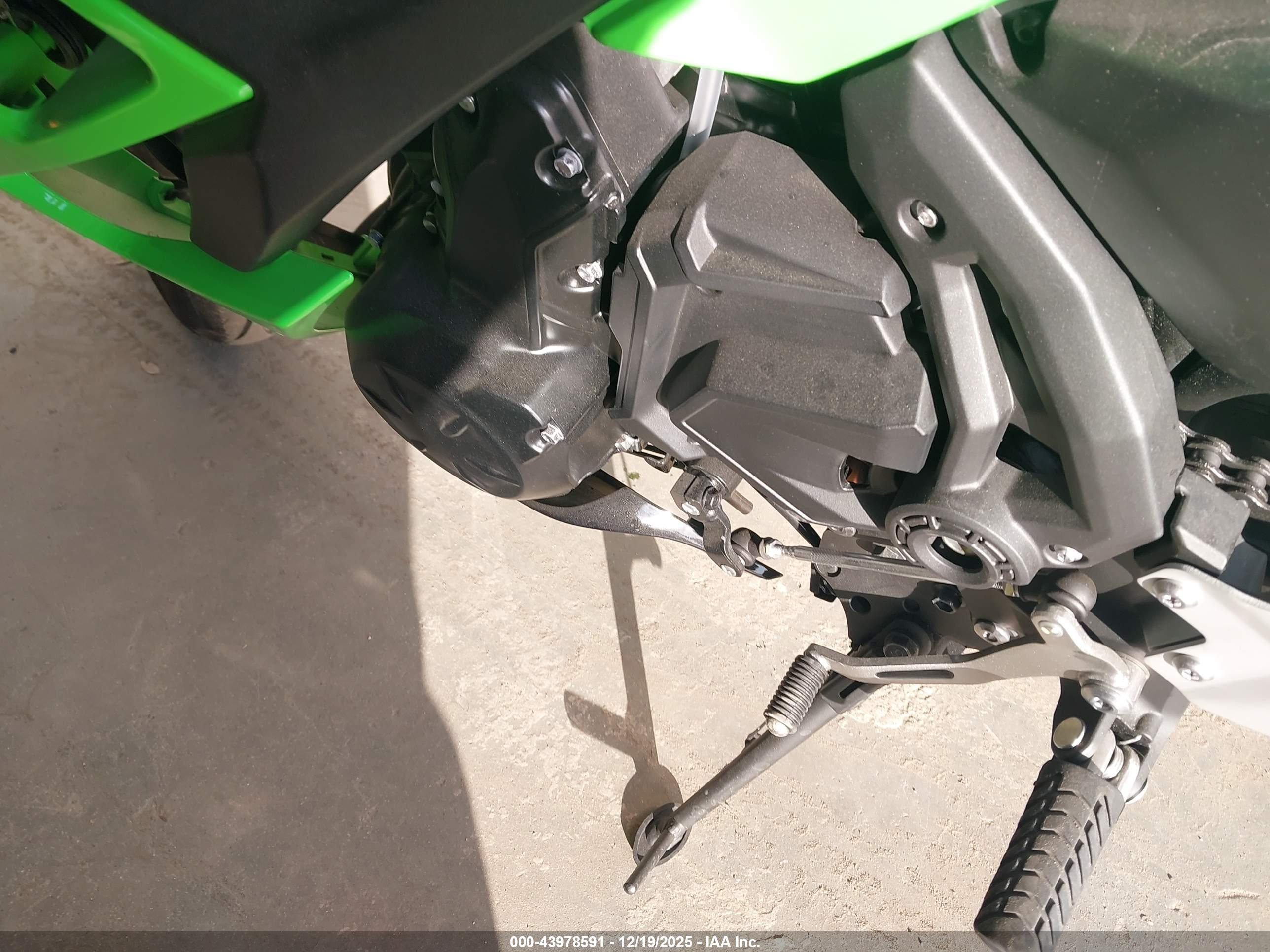 KAWASAKI EX650 image 9