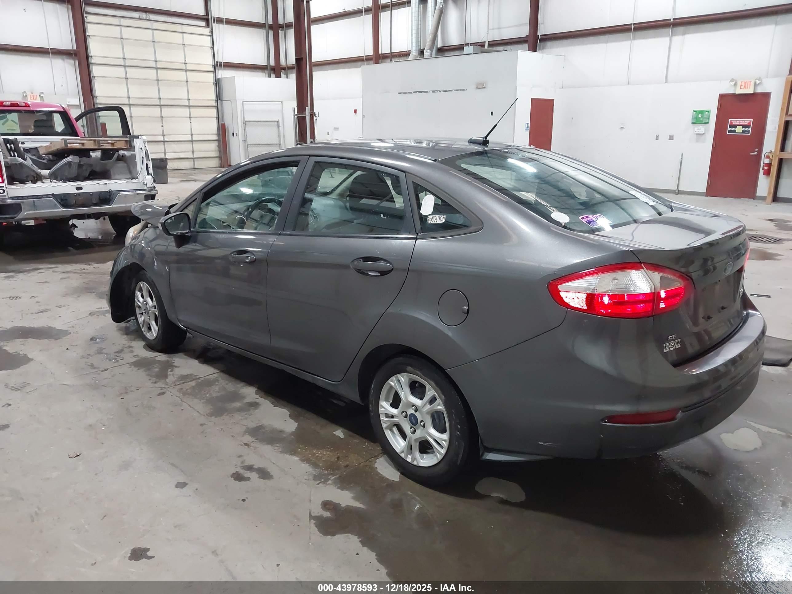 FORD FIESTA image 3