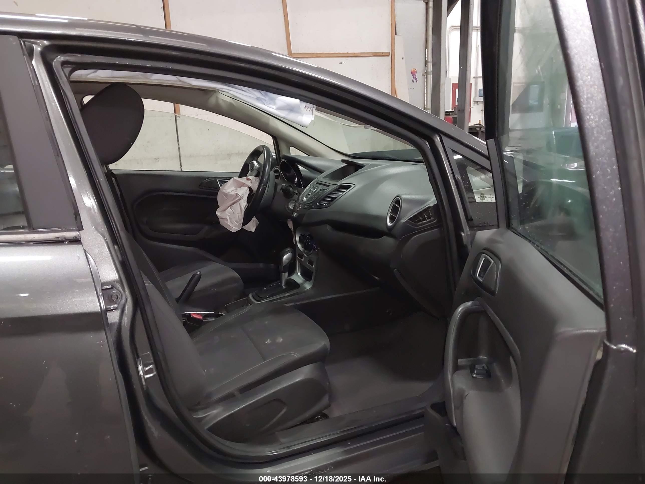 FORD FIESTA image 5
