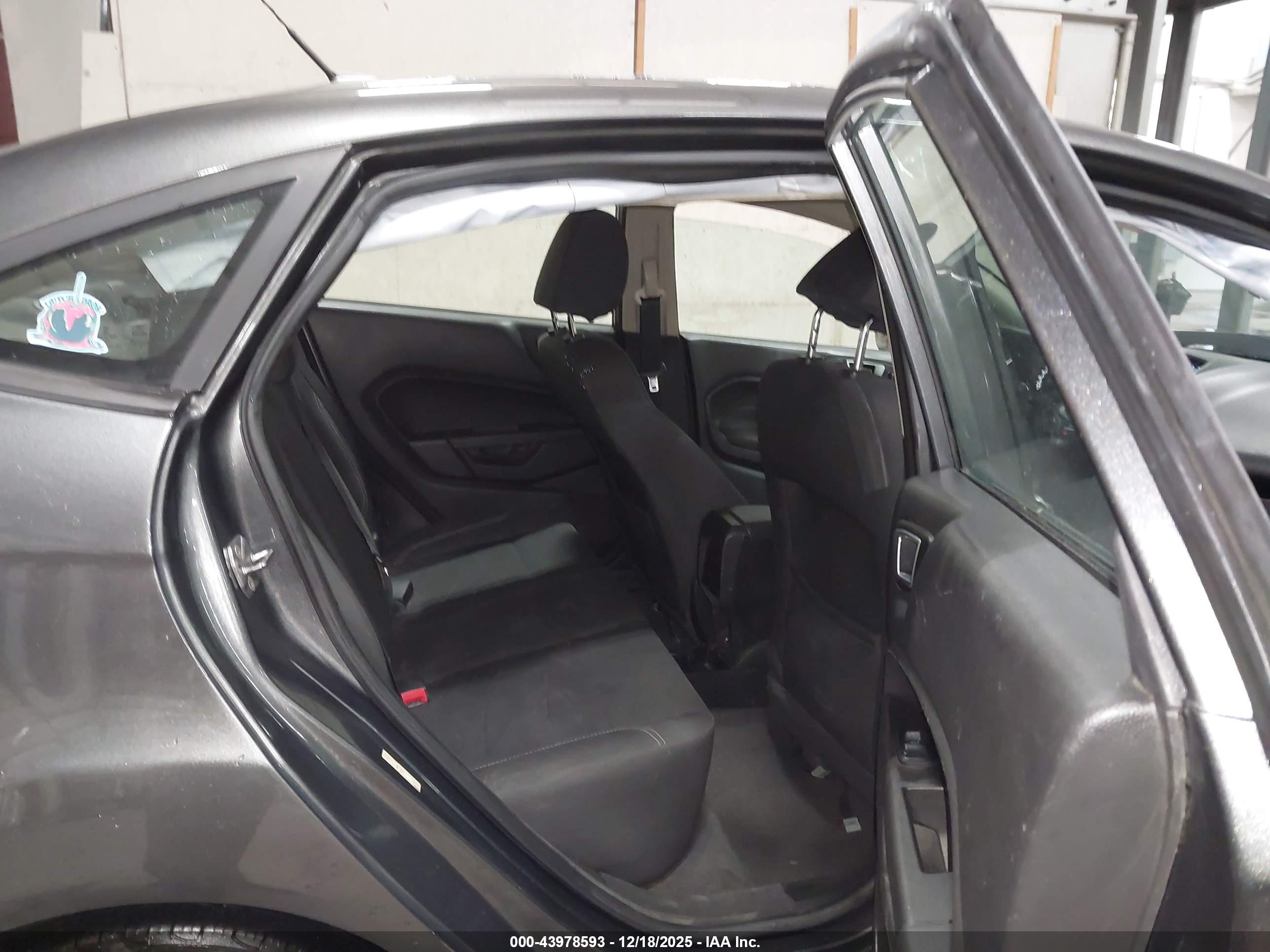 FORD FIESTA image 8