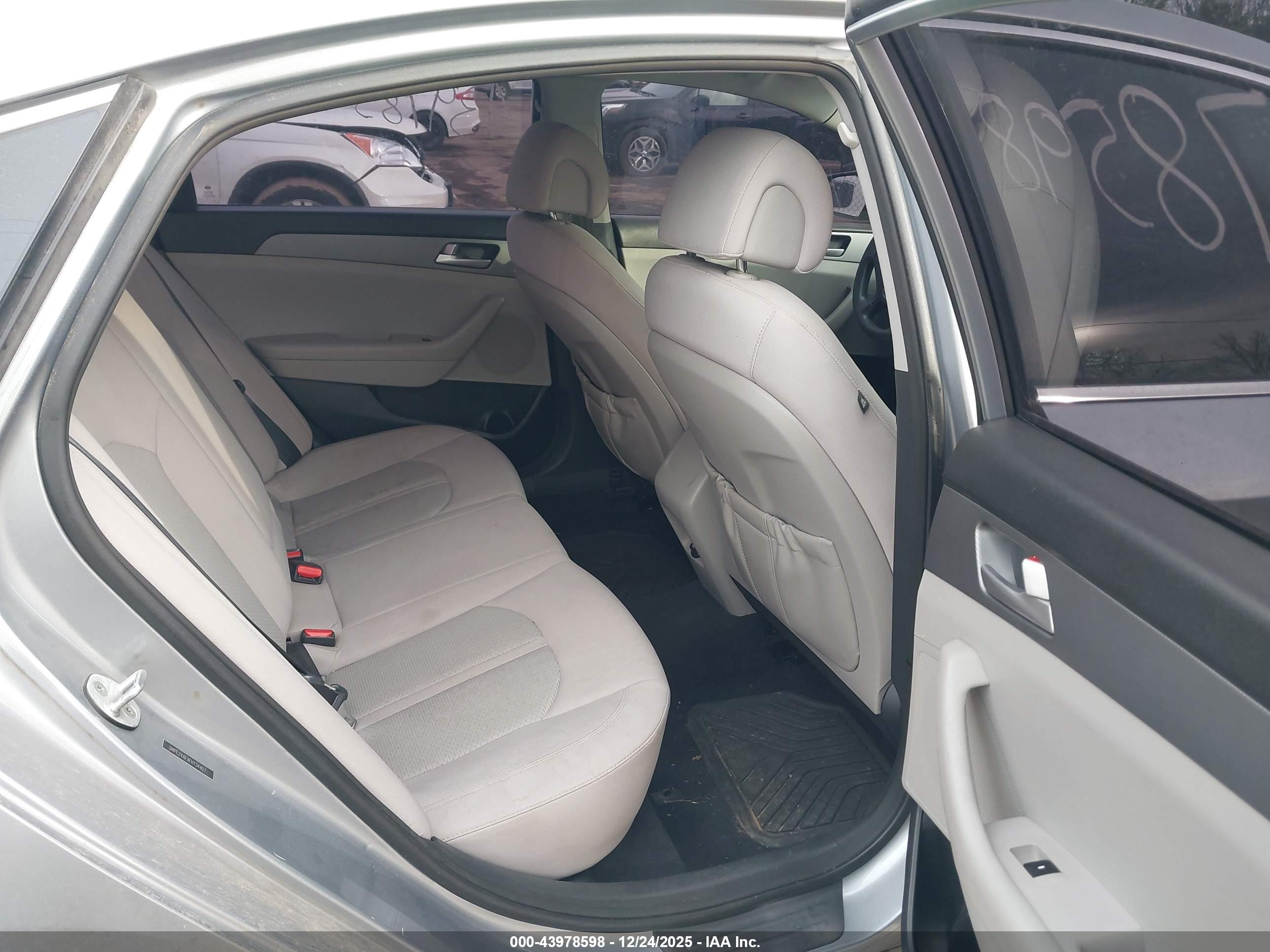 HYUNDAI SONATA image 8