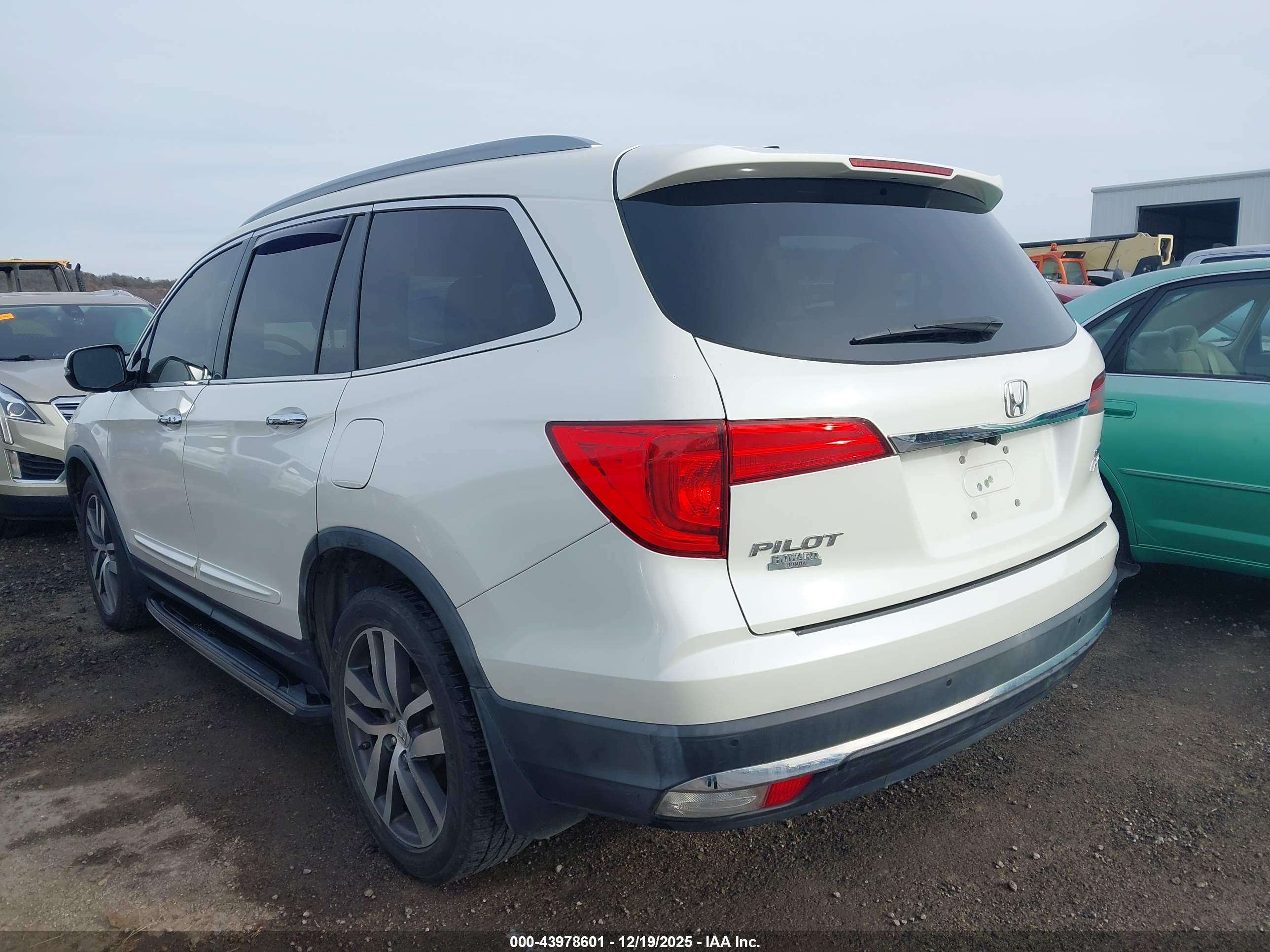 HONDA PILOT image 3