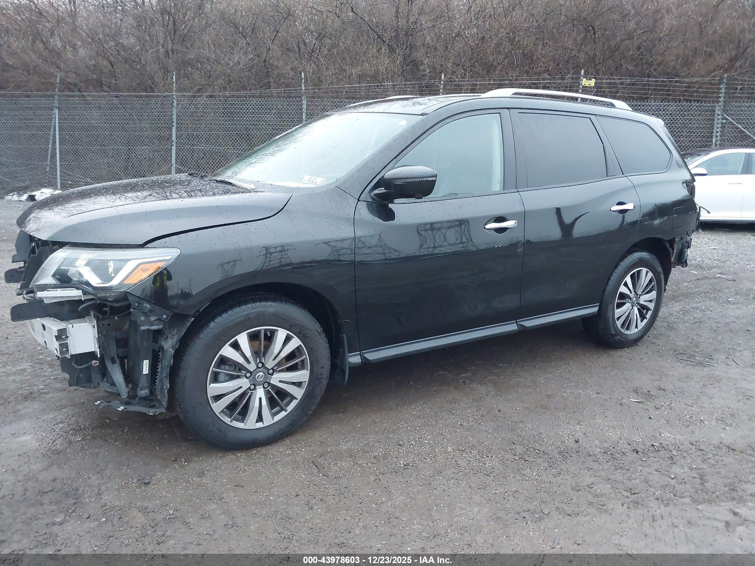 NISSAN PATHFINDER image 2