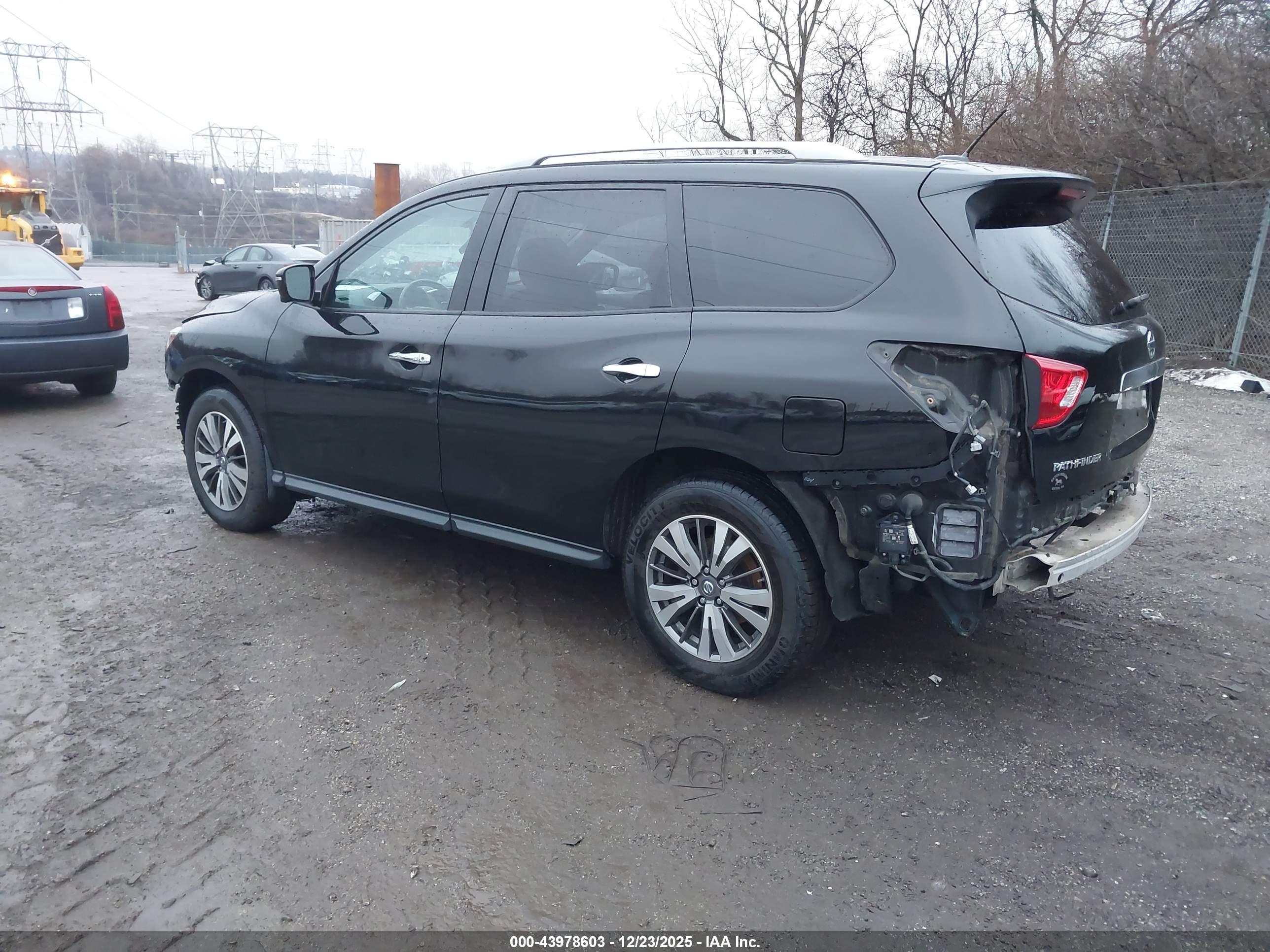 NISSAN PATHFINDER image 3