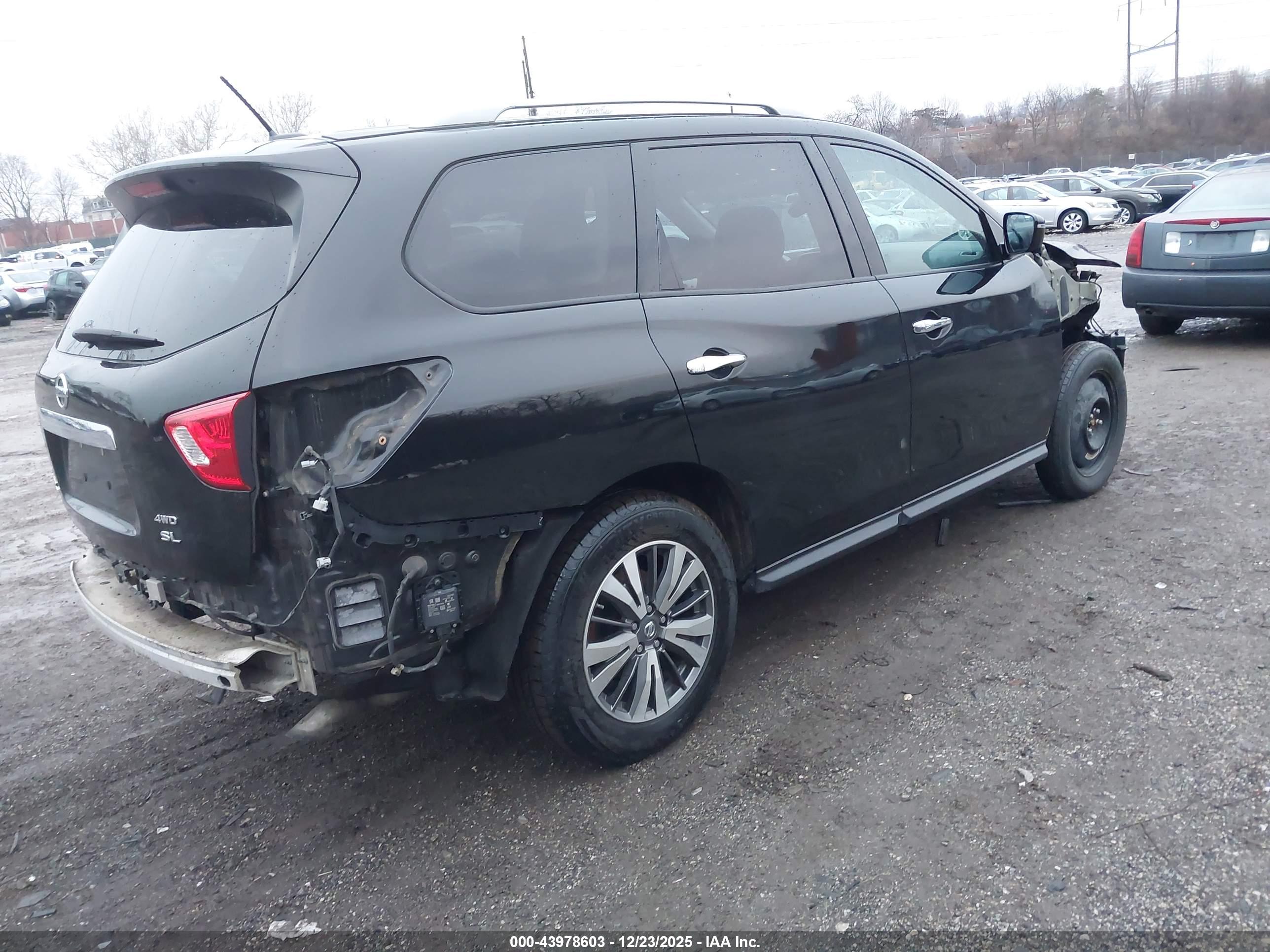 NISSAN PATHFINDER image 4