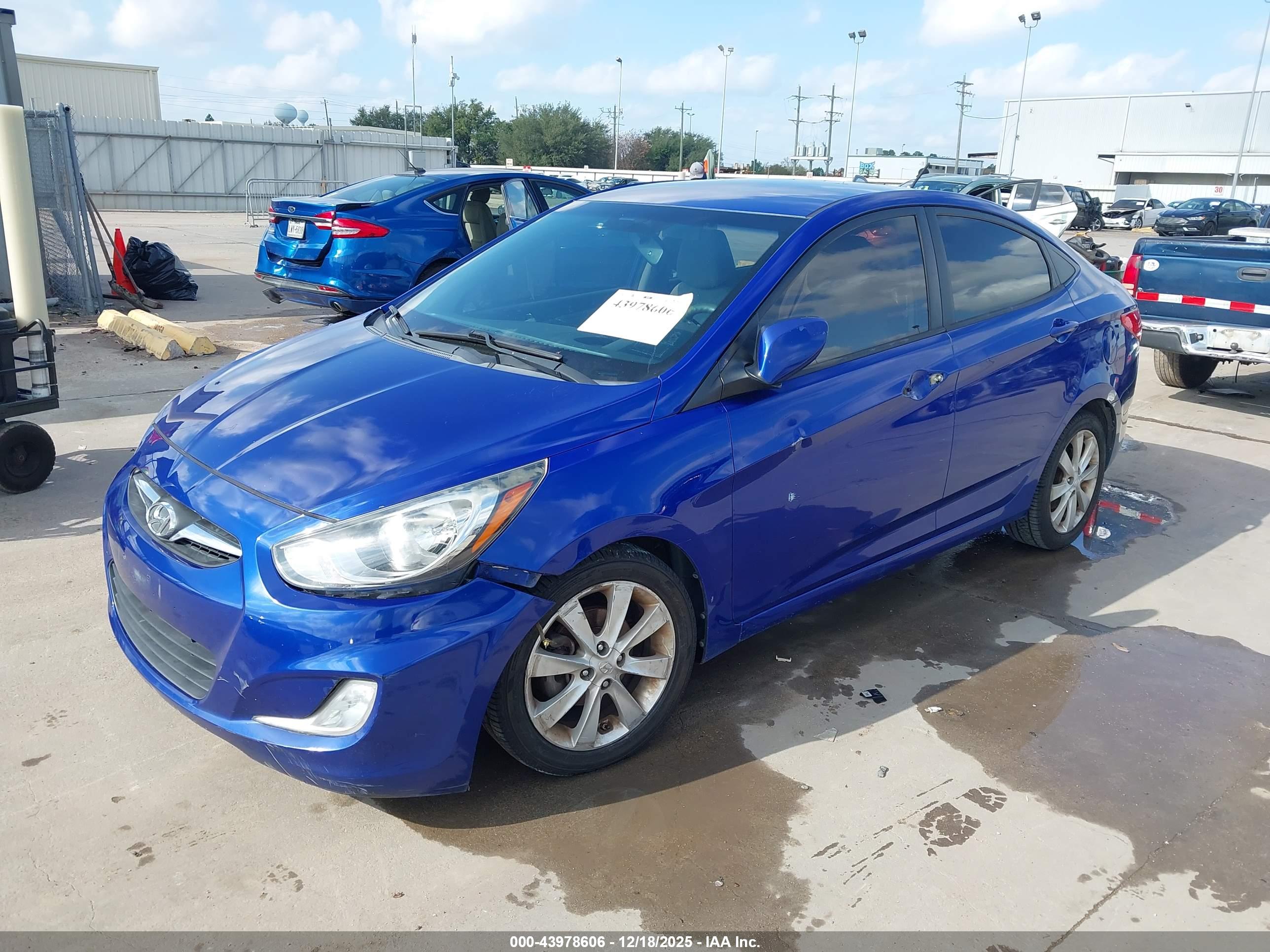 HYUNDAI ACCENT image 2