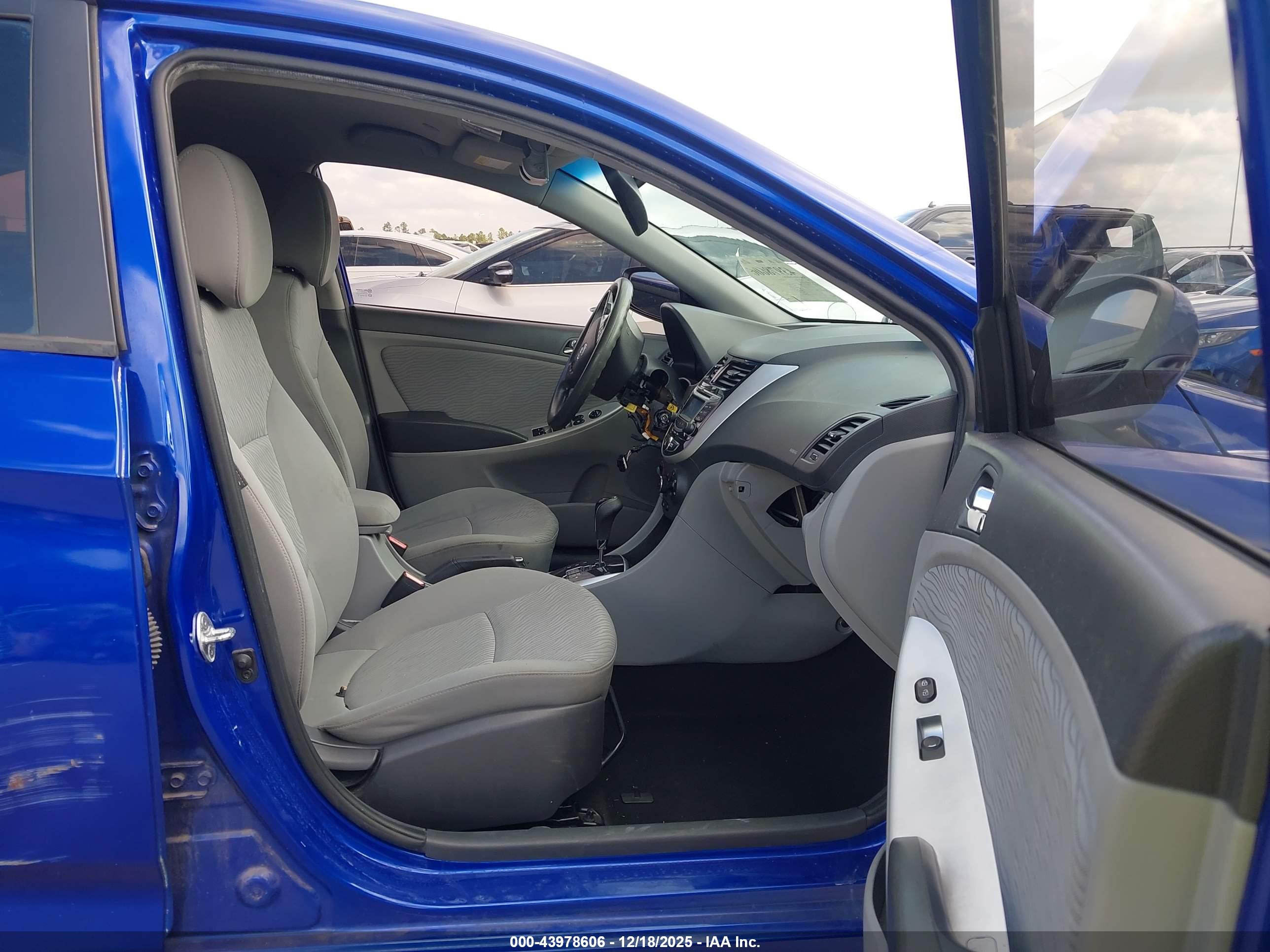 HYUNDAI ACCENT image 5