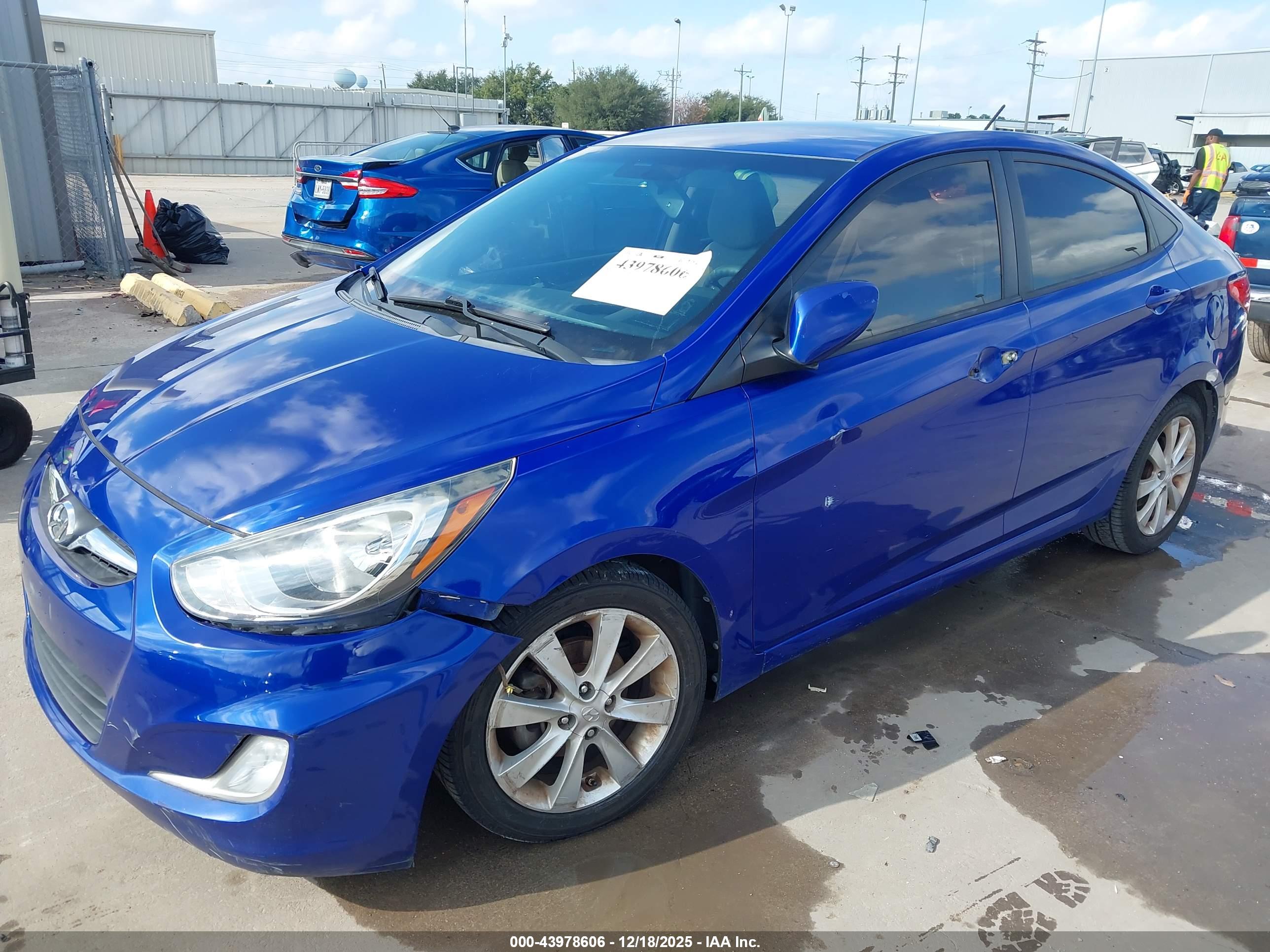 HYUNDAI ACCENT image 6