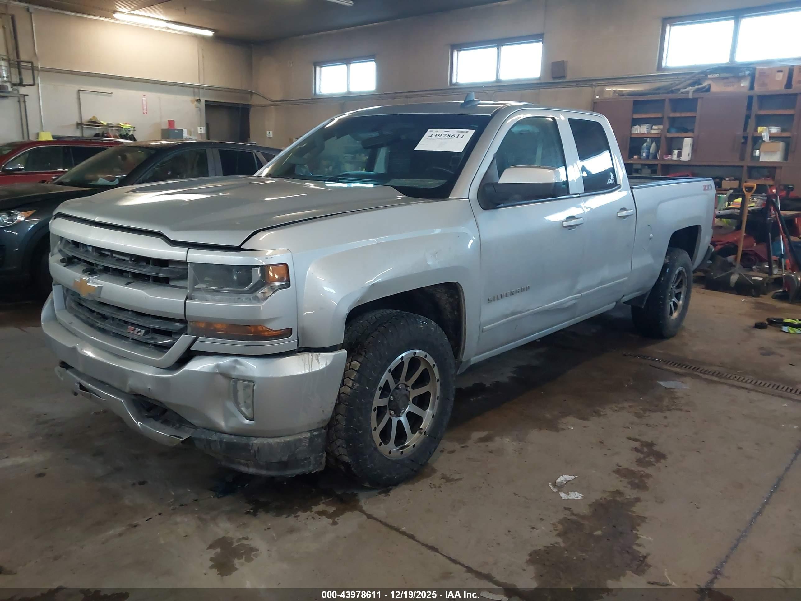 CHEVROLET SILVERADO image 2