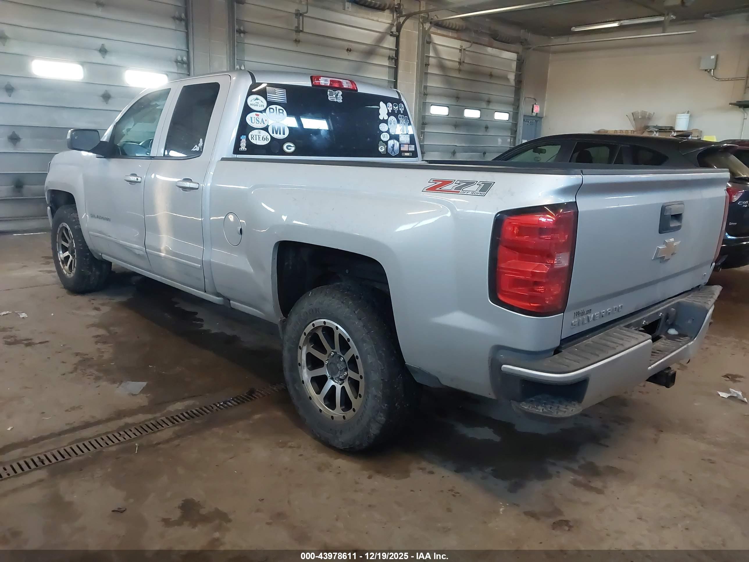 CHEVROLET SILVERADO image 3