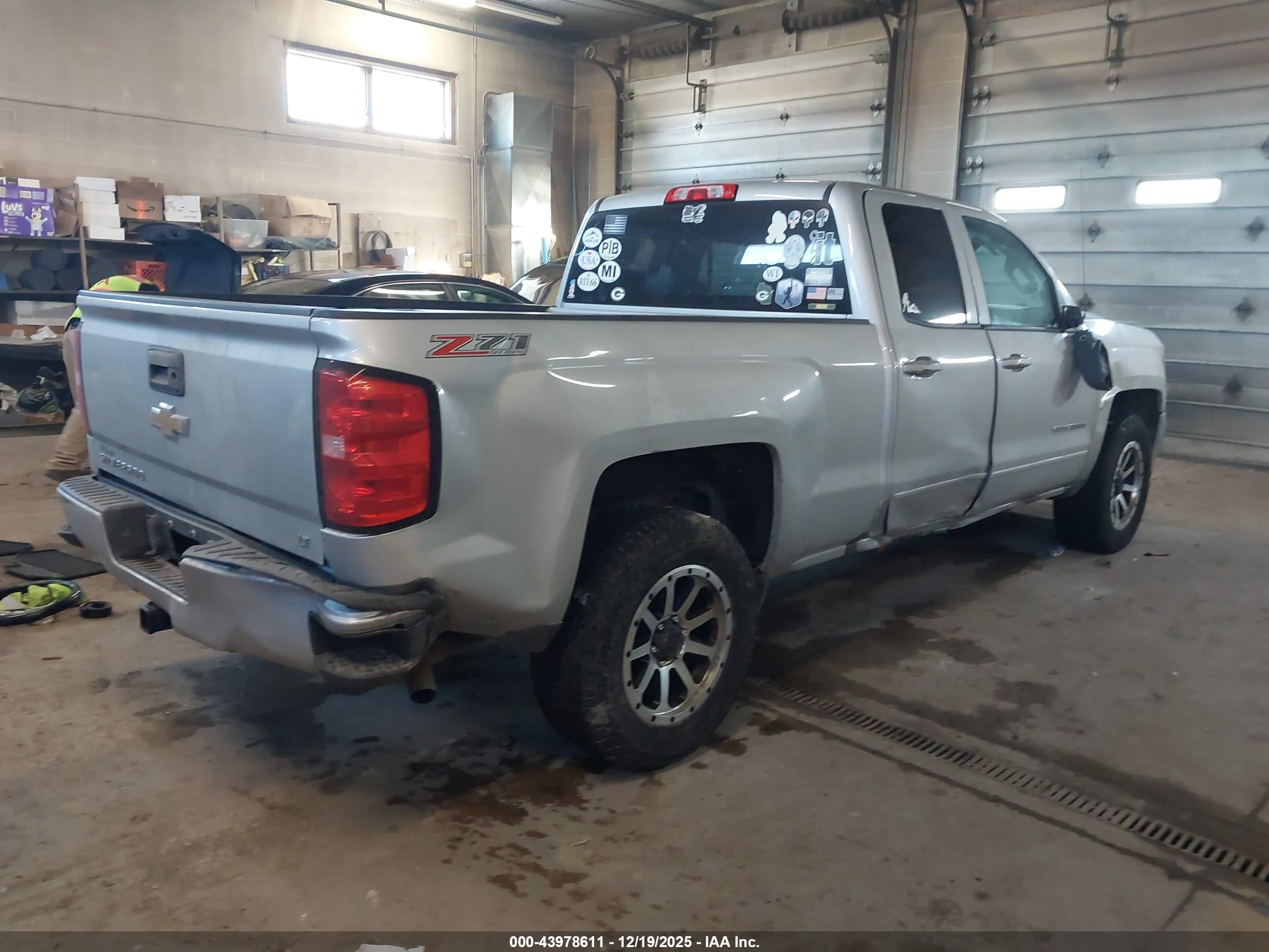 CHEVROLET SILVERADO image 4