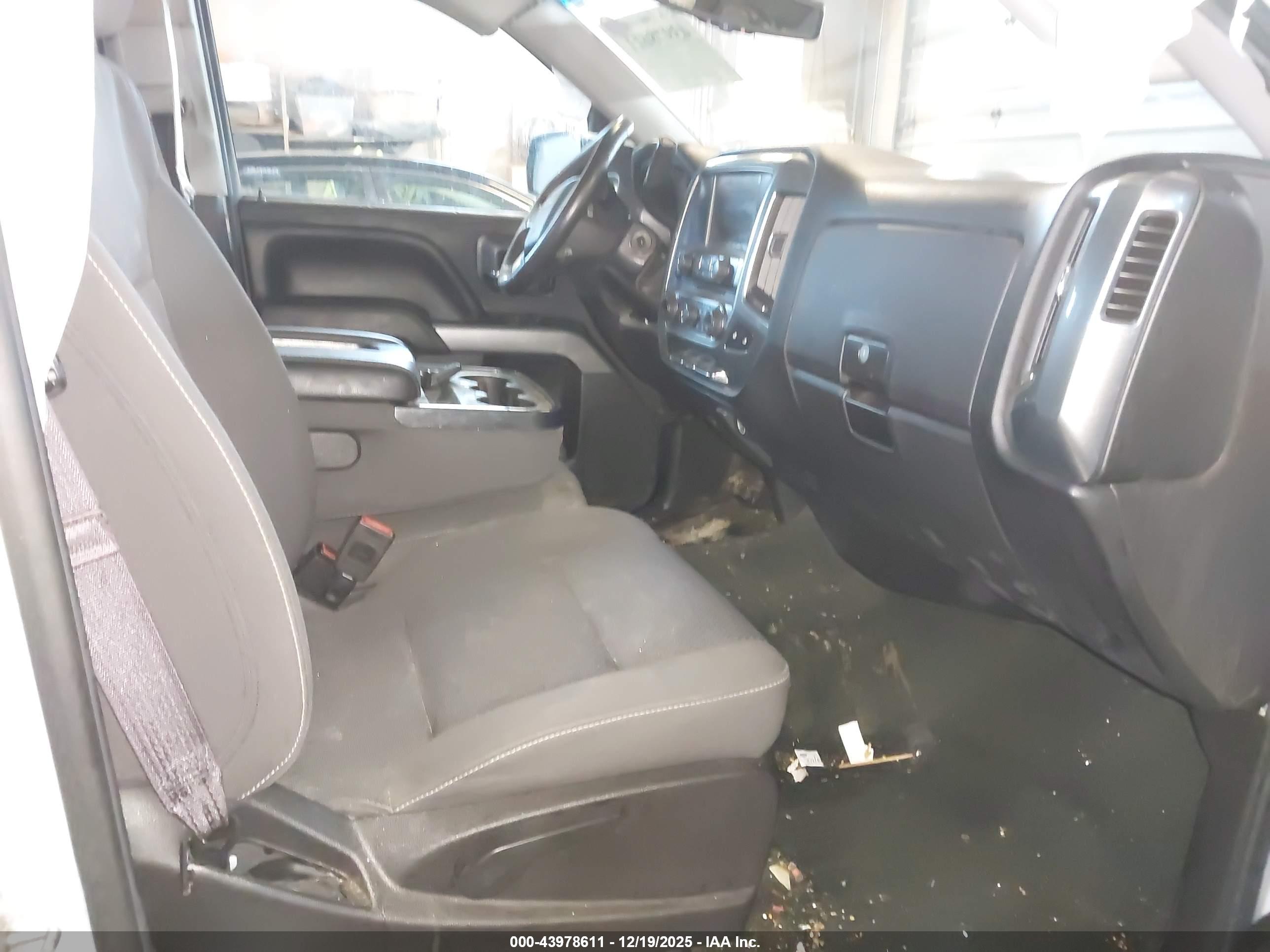 CHEVROLET SILVERADO image 5