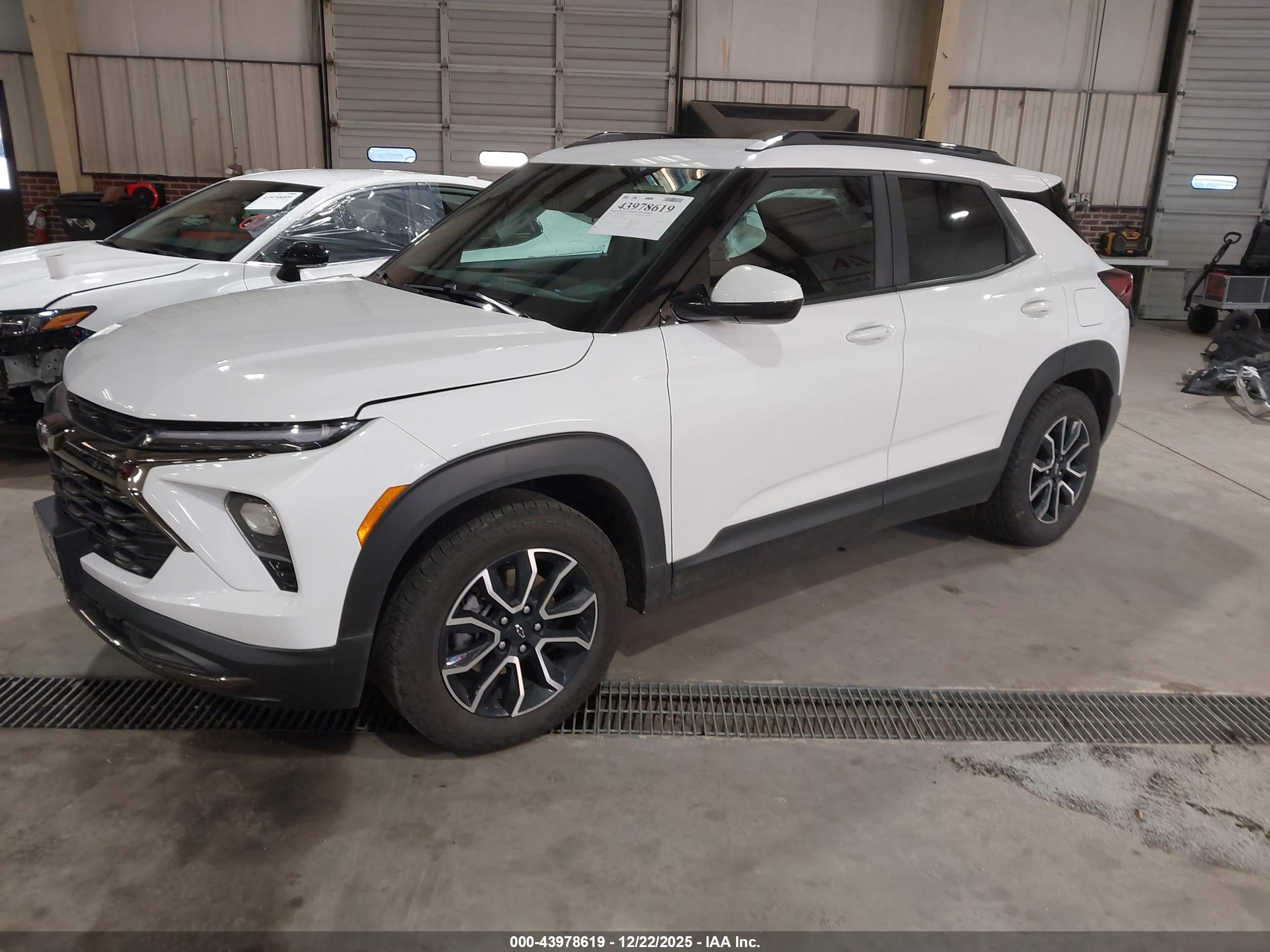CHEVROLET TRAILBLAZER image 2