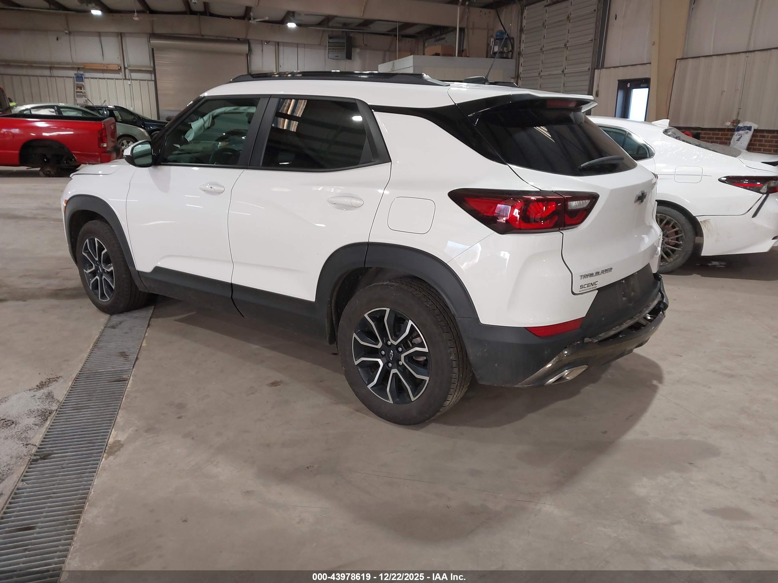 CHEVROLET TRAILBLAZER image 3