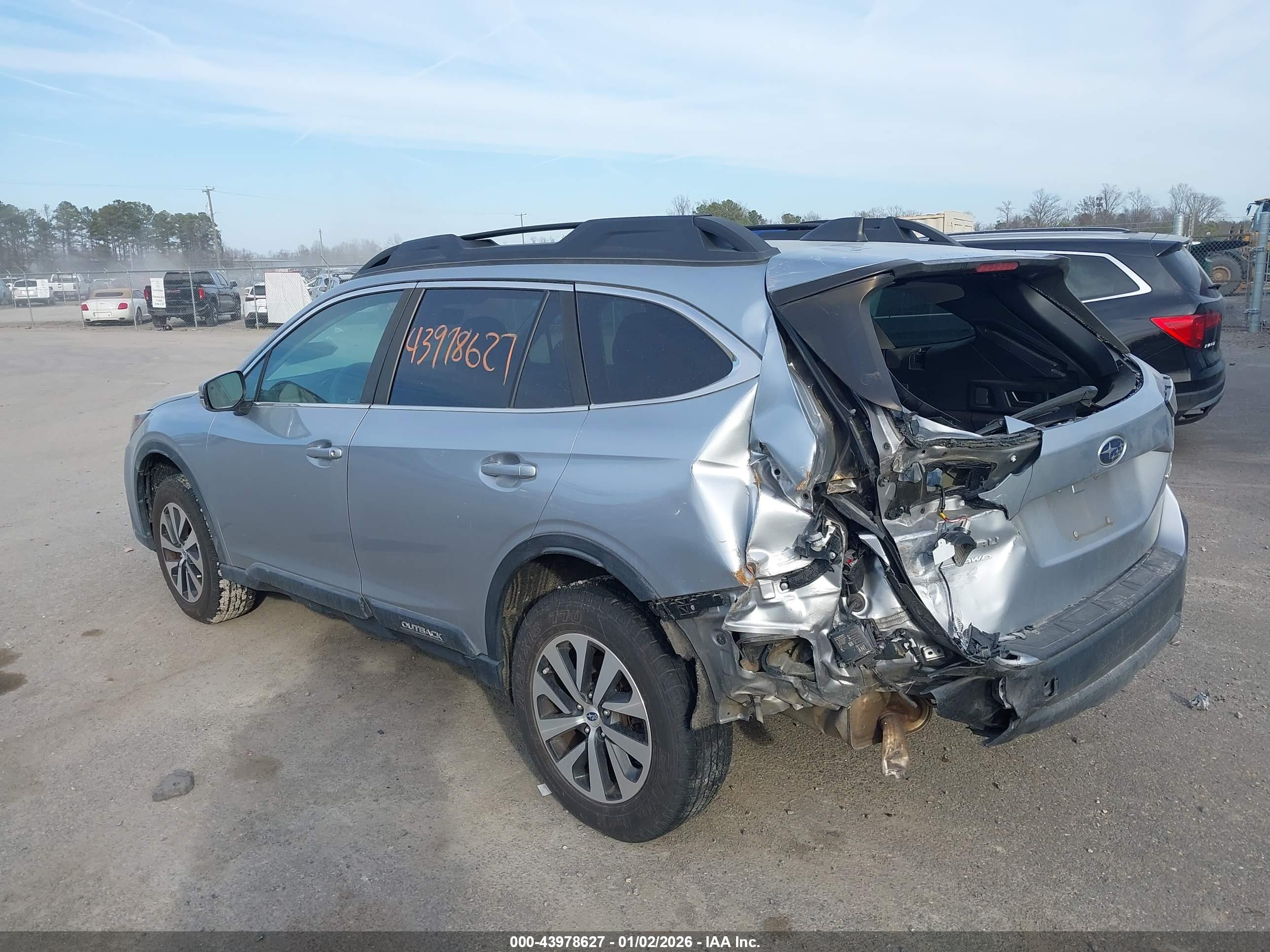 SUBARU OUTBACK image 3