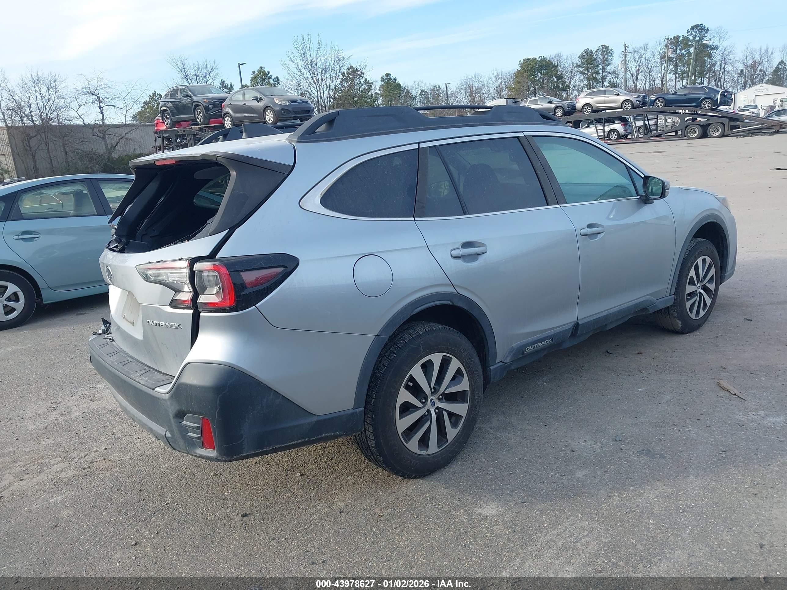 SUBARU OUTBACK image 4