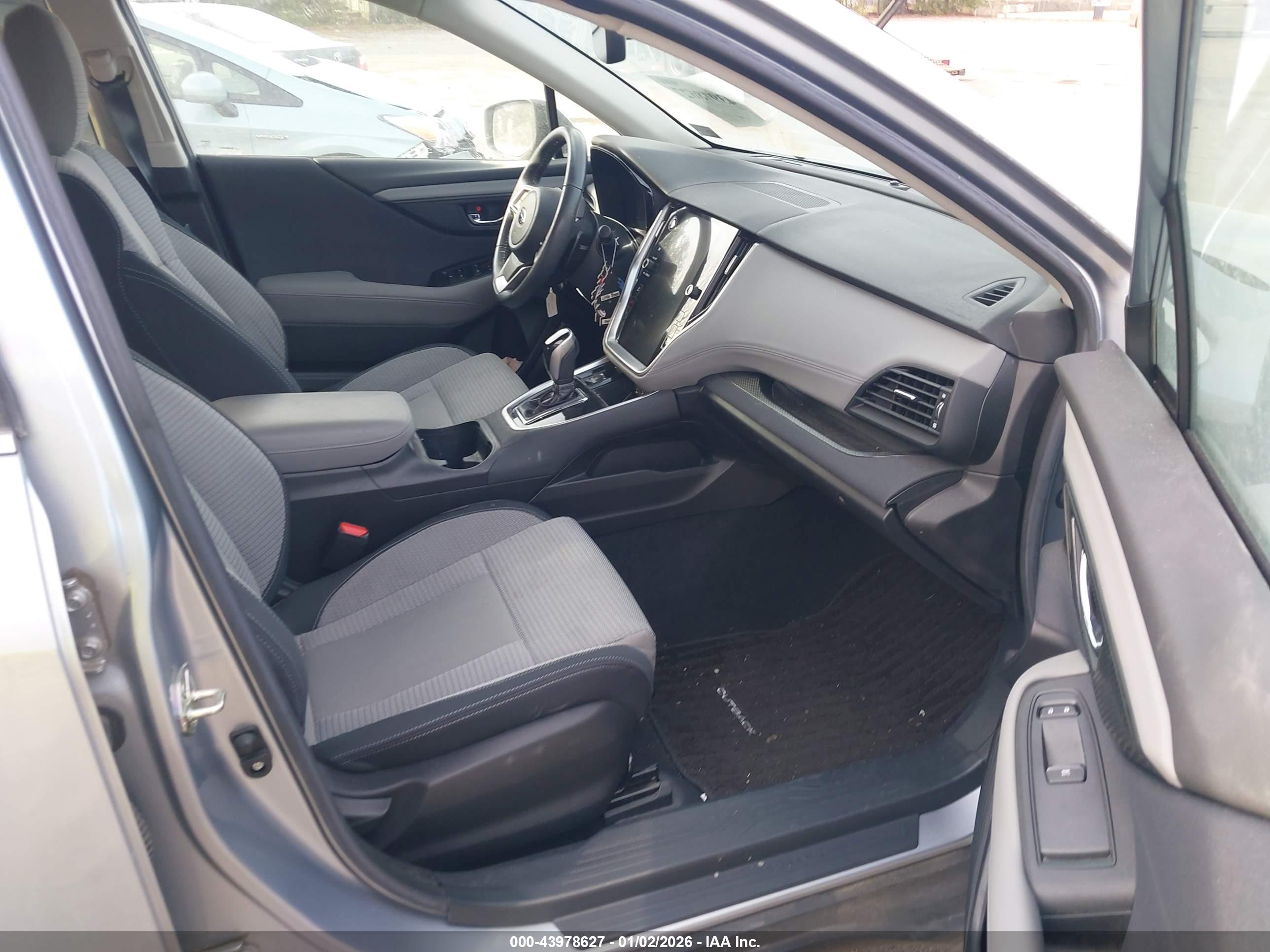 SUBARU OUTBACK image 5