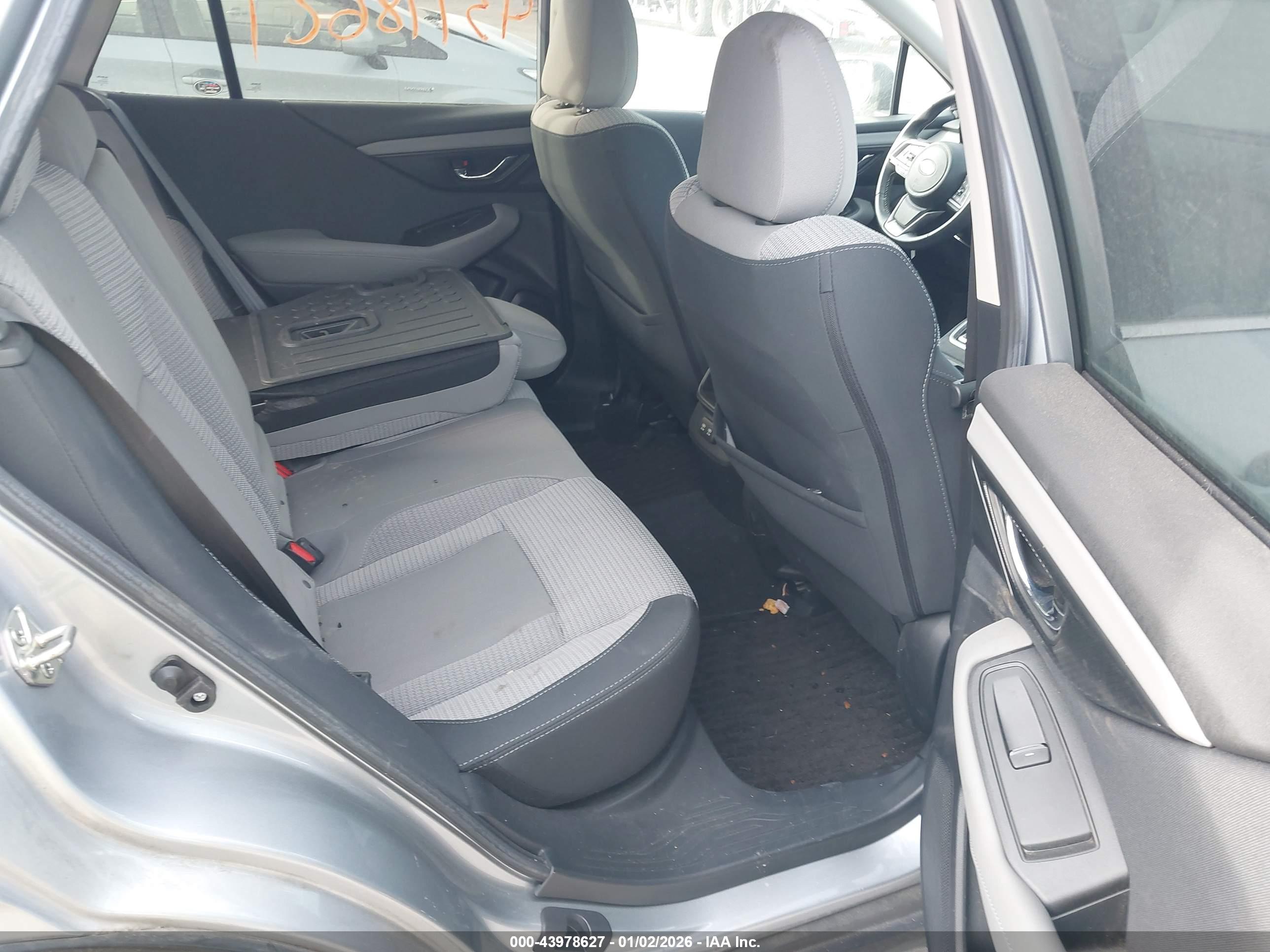 SUBARU OUTBACK image 8