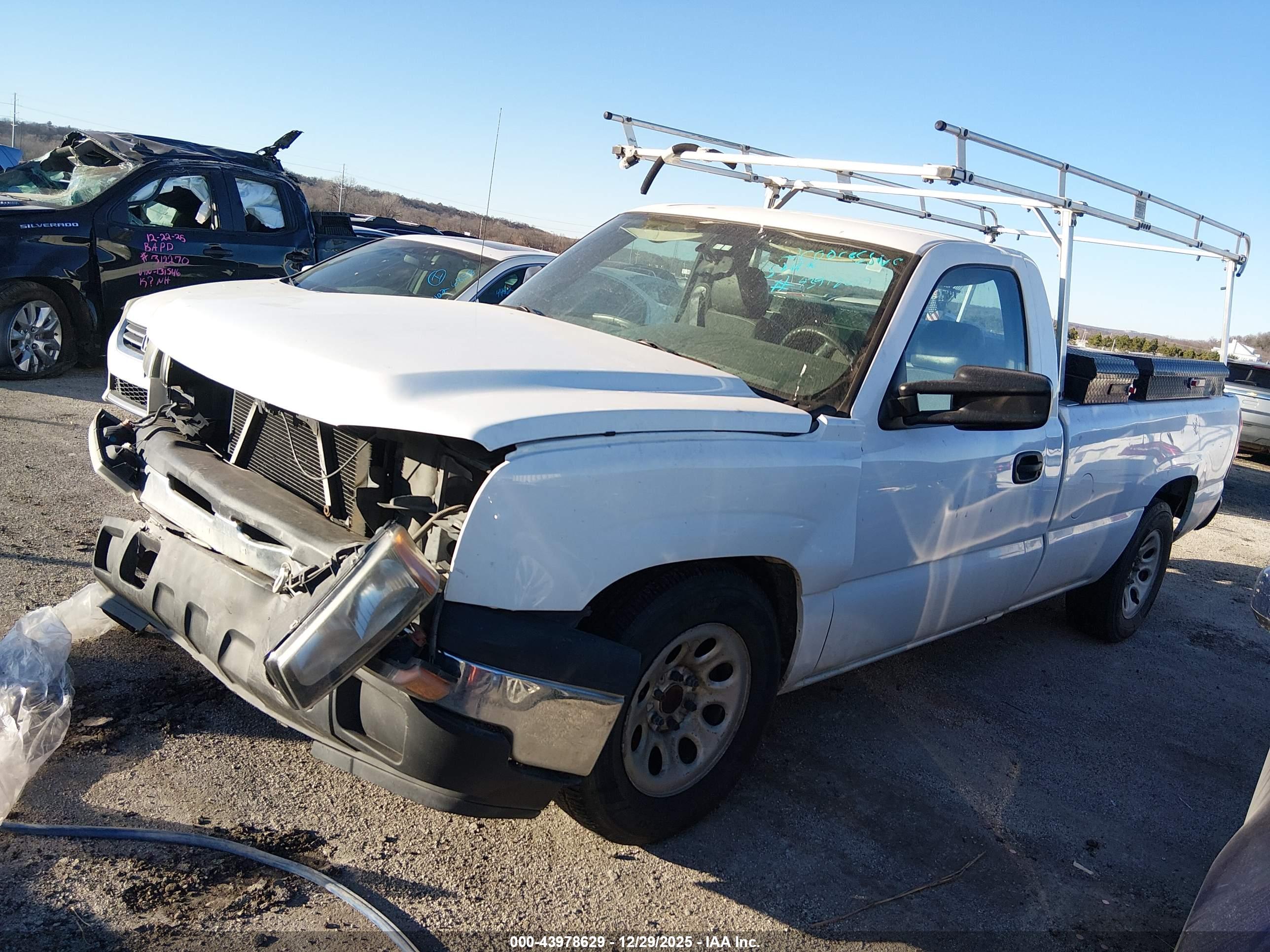 CHEVROLET SILVERADO image 2