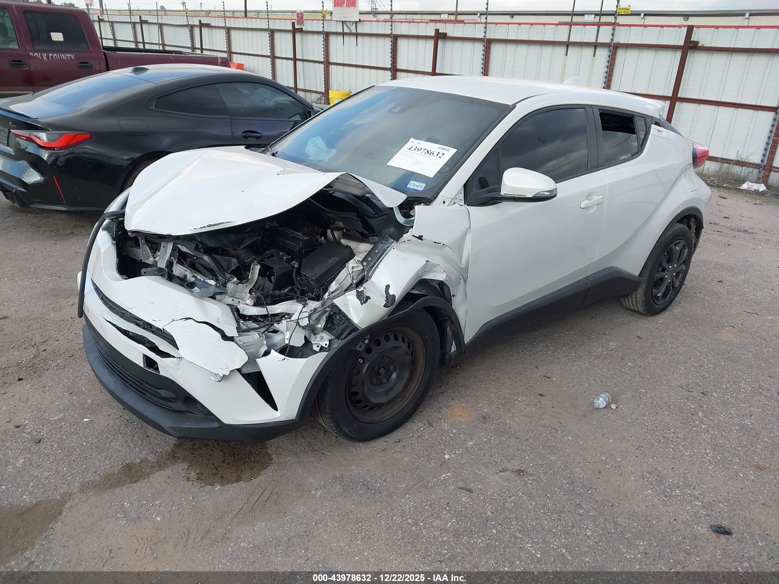 TOYOTA C-HR image 2